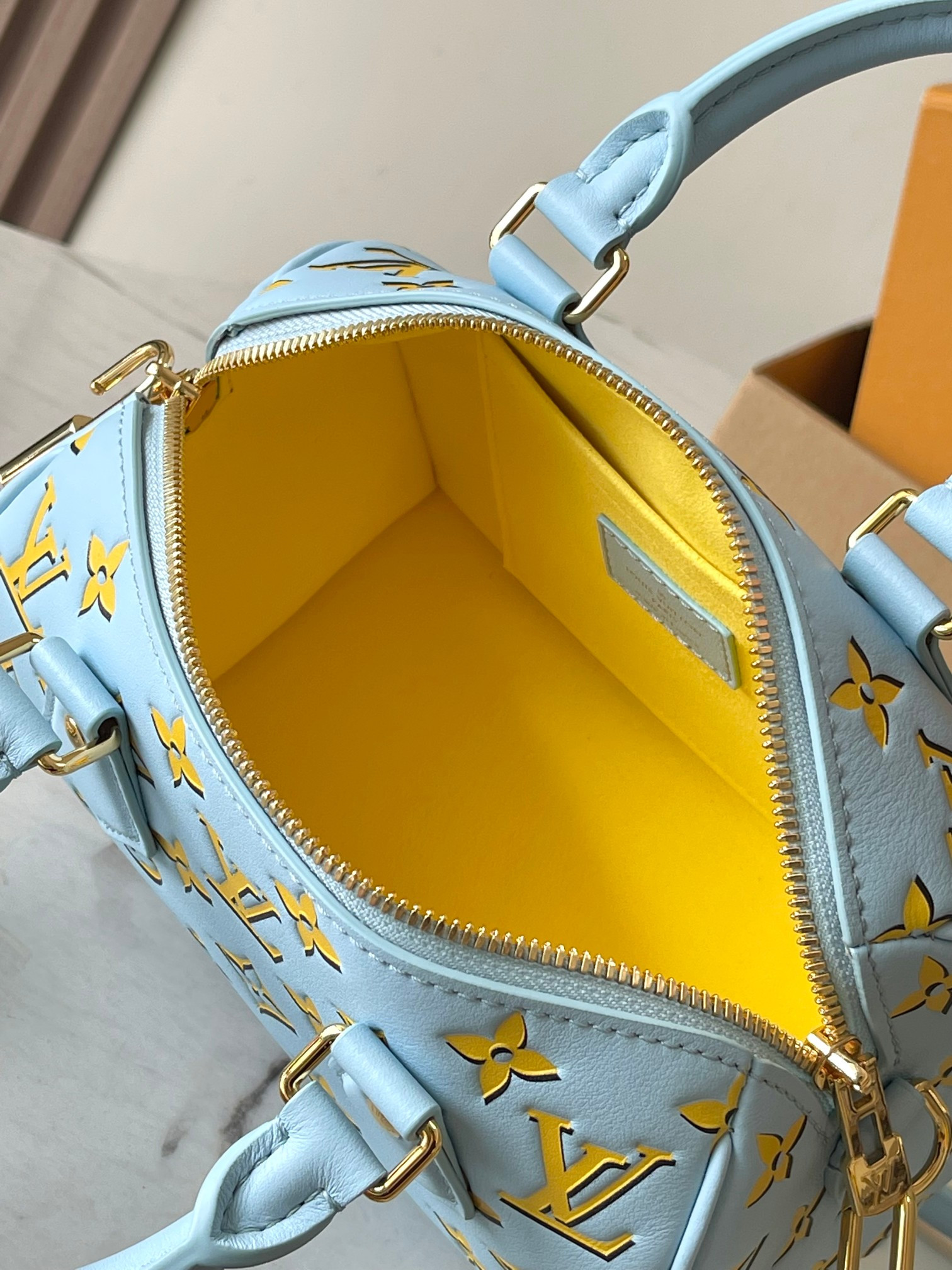 LV Speedy Bandoulière 20 M25454 20x15x12.5cm - Image 9