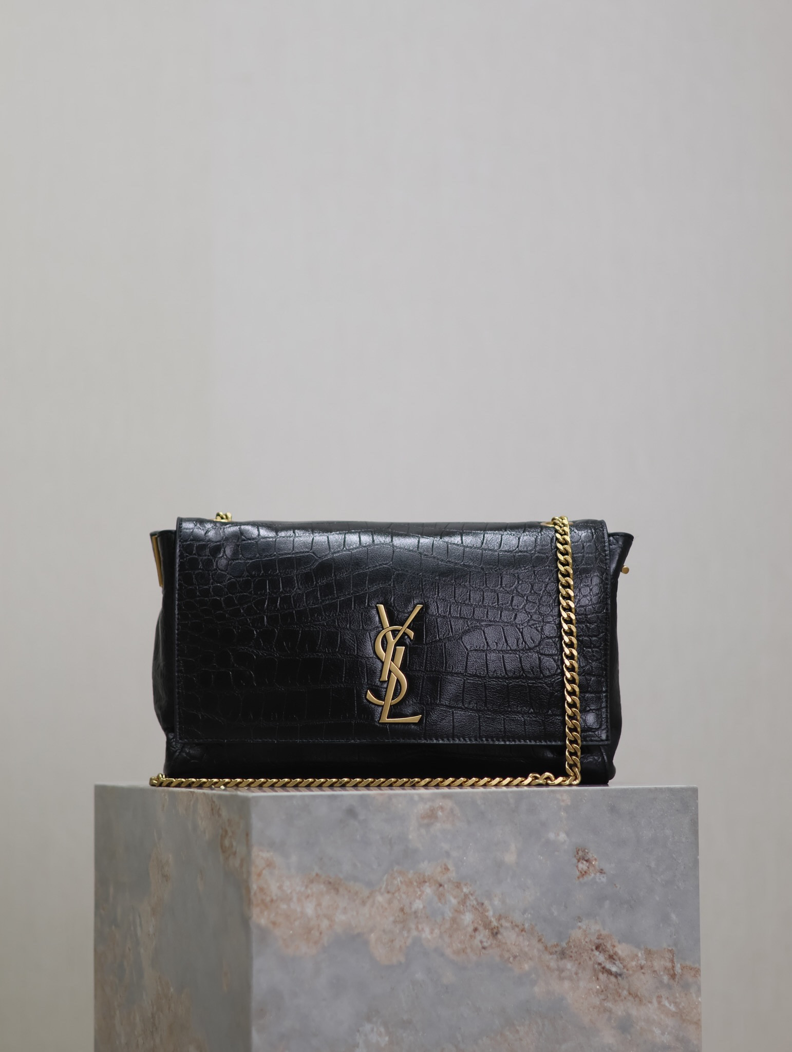 YSL kate belt bag in grain de poudre-embossed leather 18x12x4.5cm