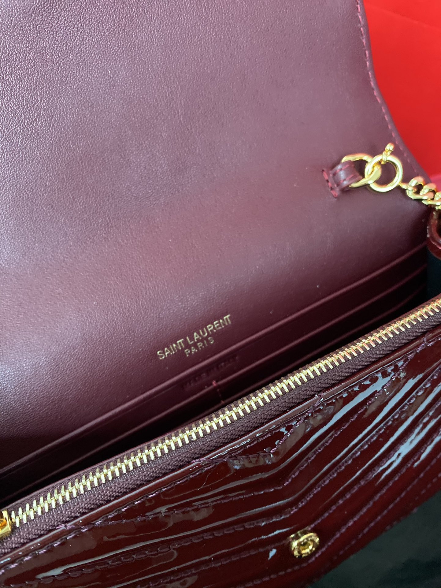 YSL WOC CASSANDRE envelope chain wallet in patent leather 19x12.5x3.5cm - Image 9