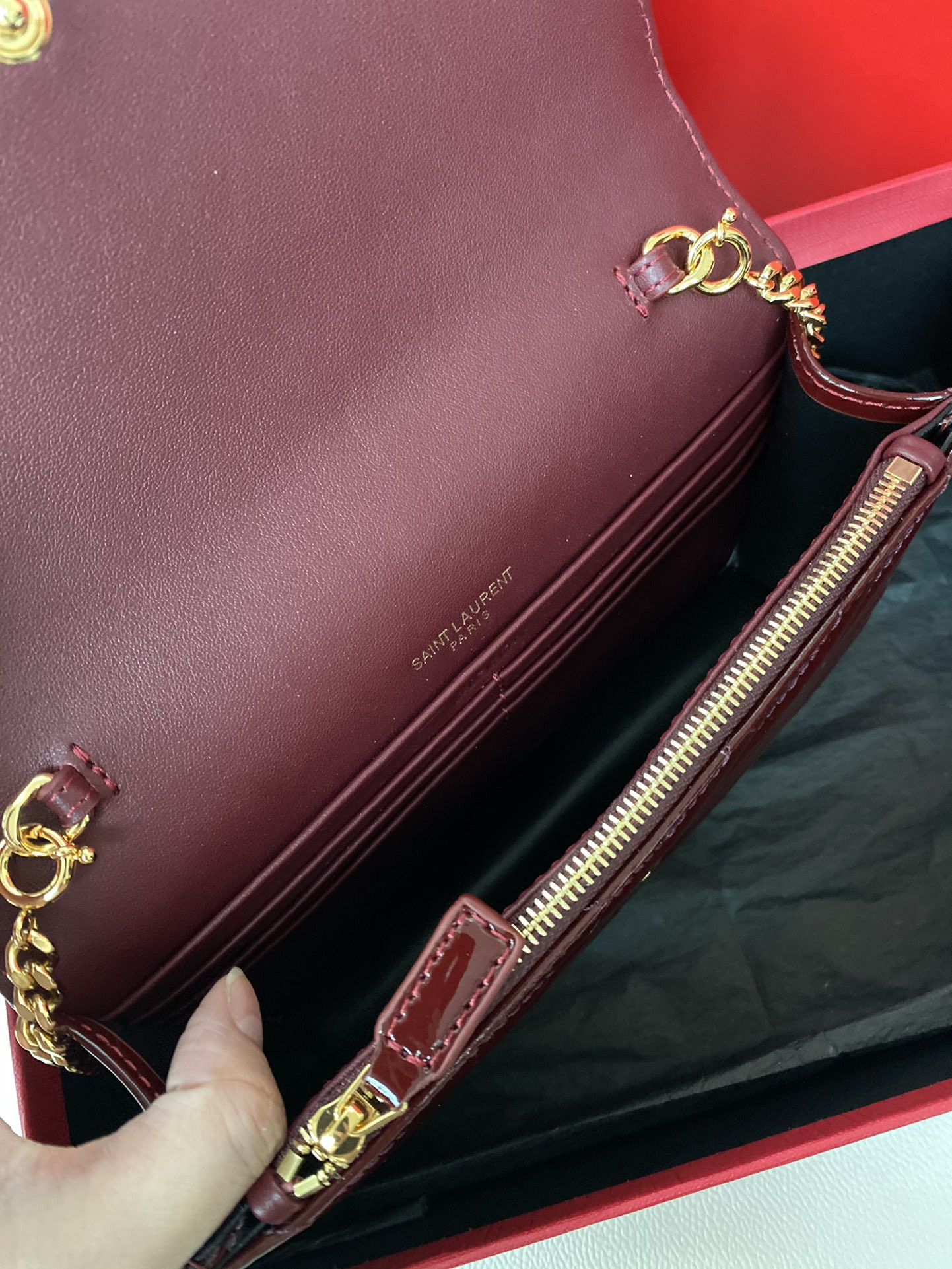 YSL WOC CASSANDRE envelope chain wallet in patent leather 19x12.5x3.5cm - Image 4