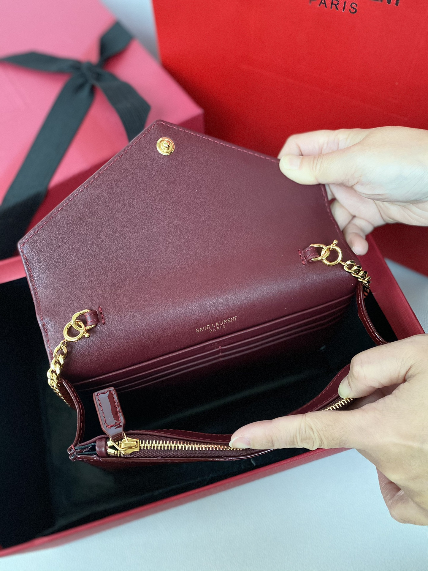 YSL WOC CASSANDRE envelope chain wallet in patent leather 19x12.5x3.5cm - Image 5