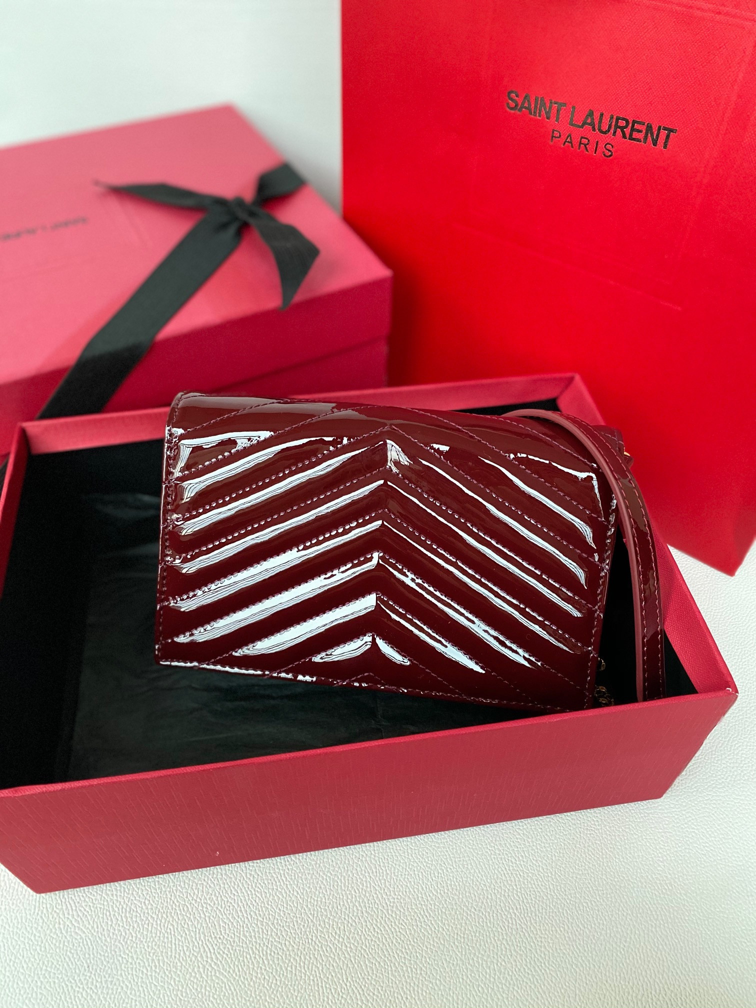 YSL WOC CASSANDRE envelope chain wallet in patent leather 19x12.5x3.5cm - Image 3