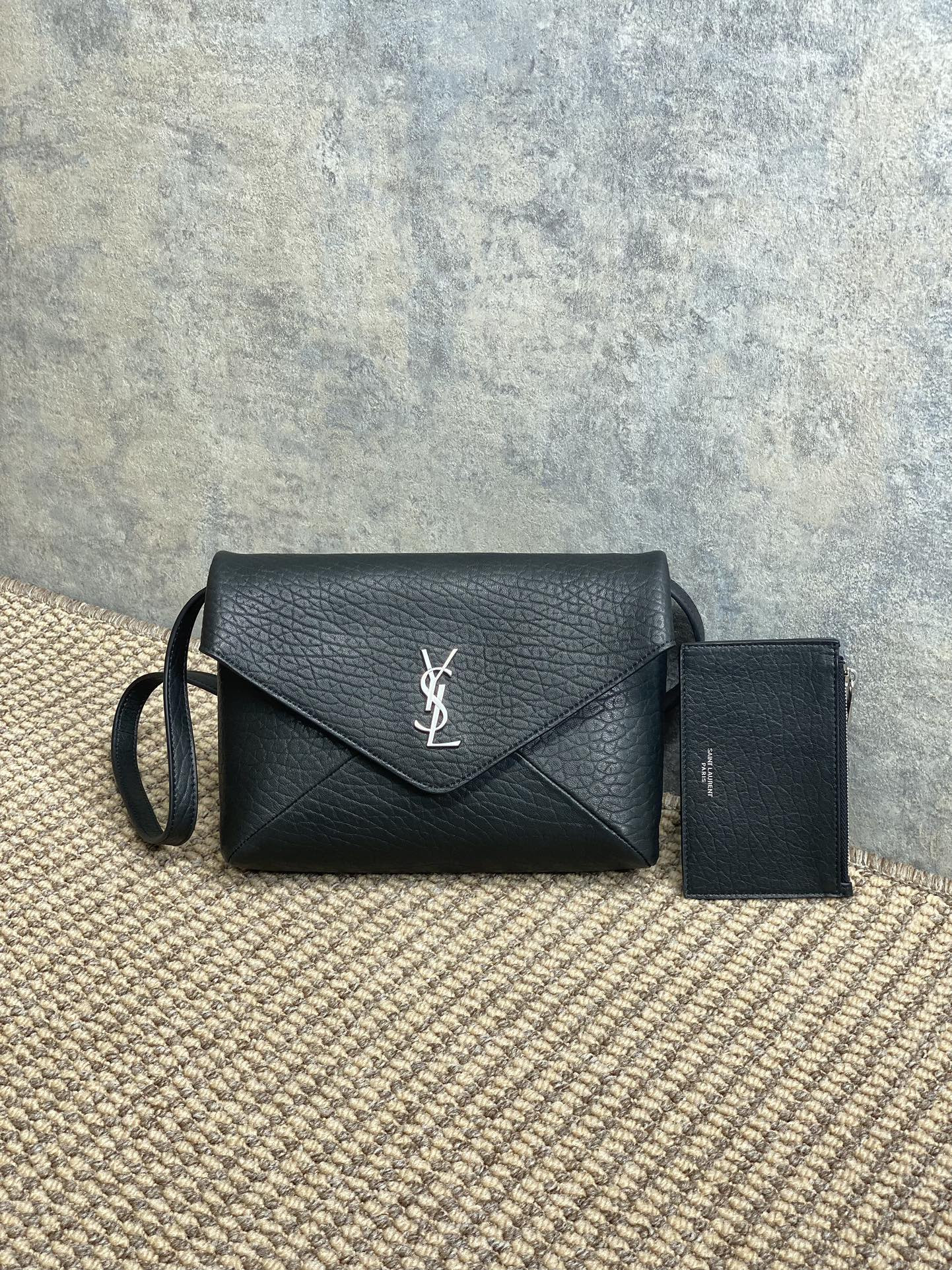 YSL CASSANDRE envelope messenger in lambskin 23X16.5X6cm - Image 2