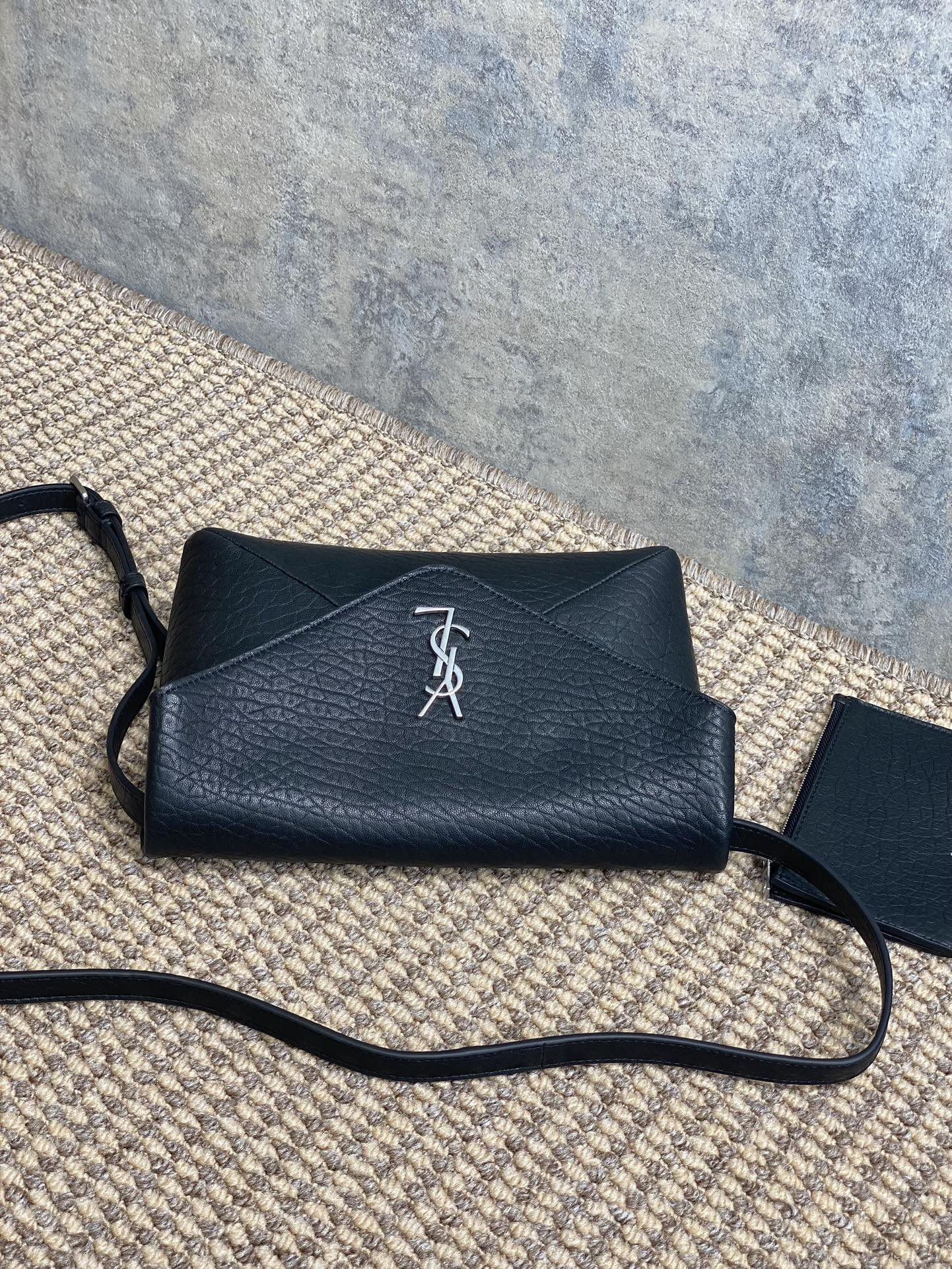 YSL CASSANDRE envelope messenger in lambskin 23X16.5X6cm - Image 4