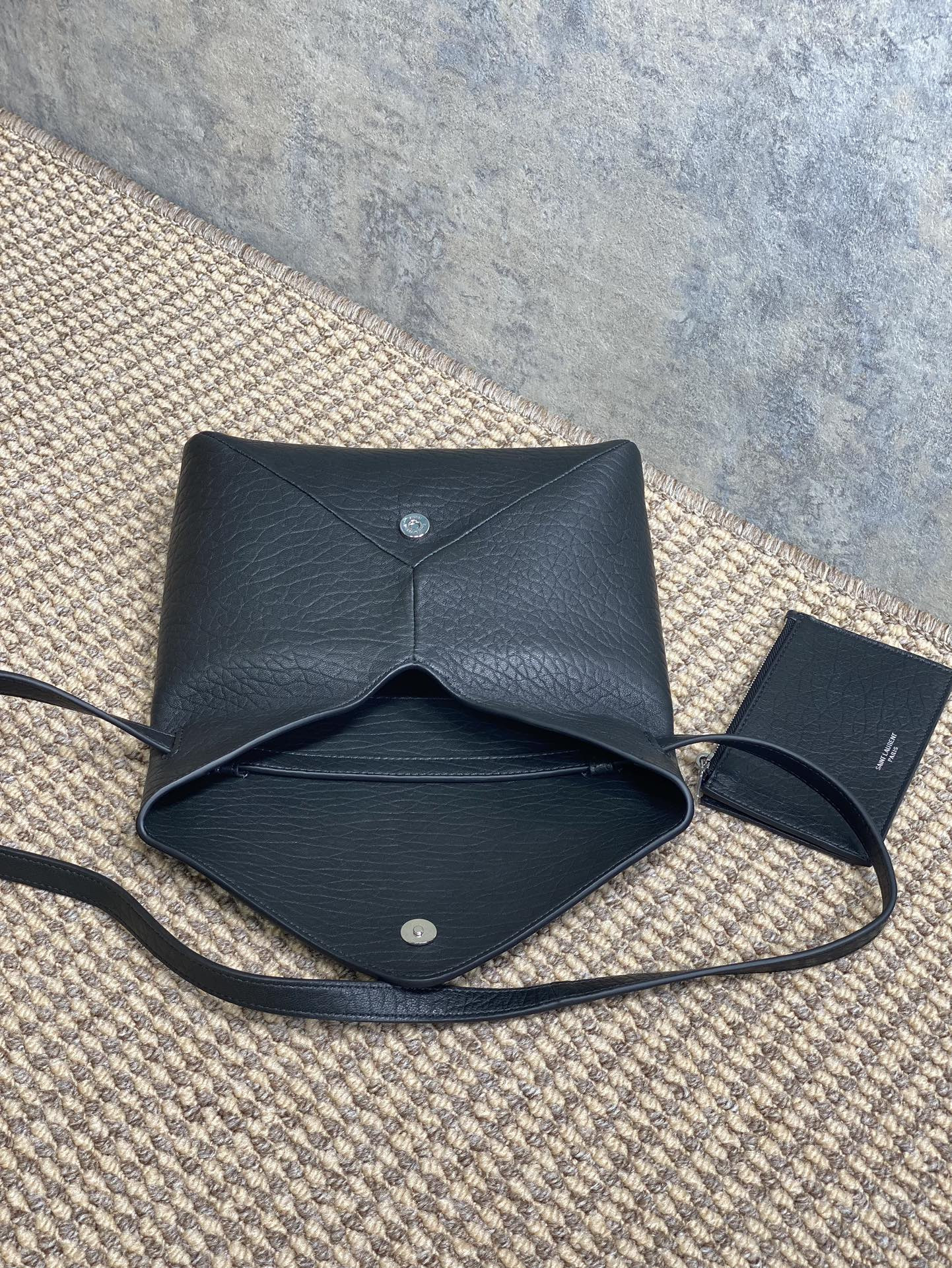 YSL CASSANDRE envelope messenger in lambskin 23X16.5X6cm - Image 5