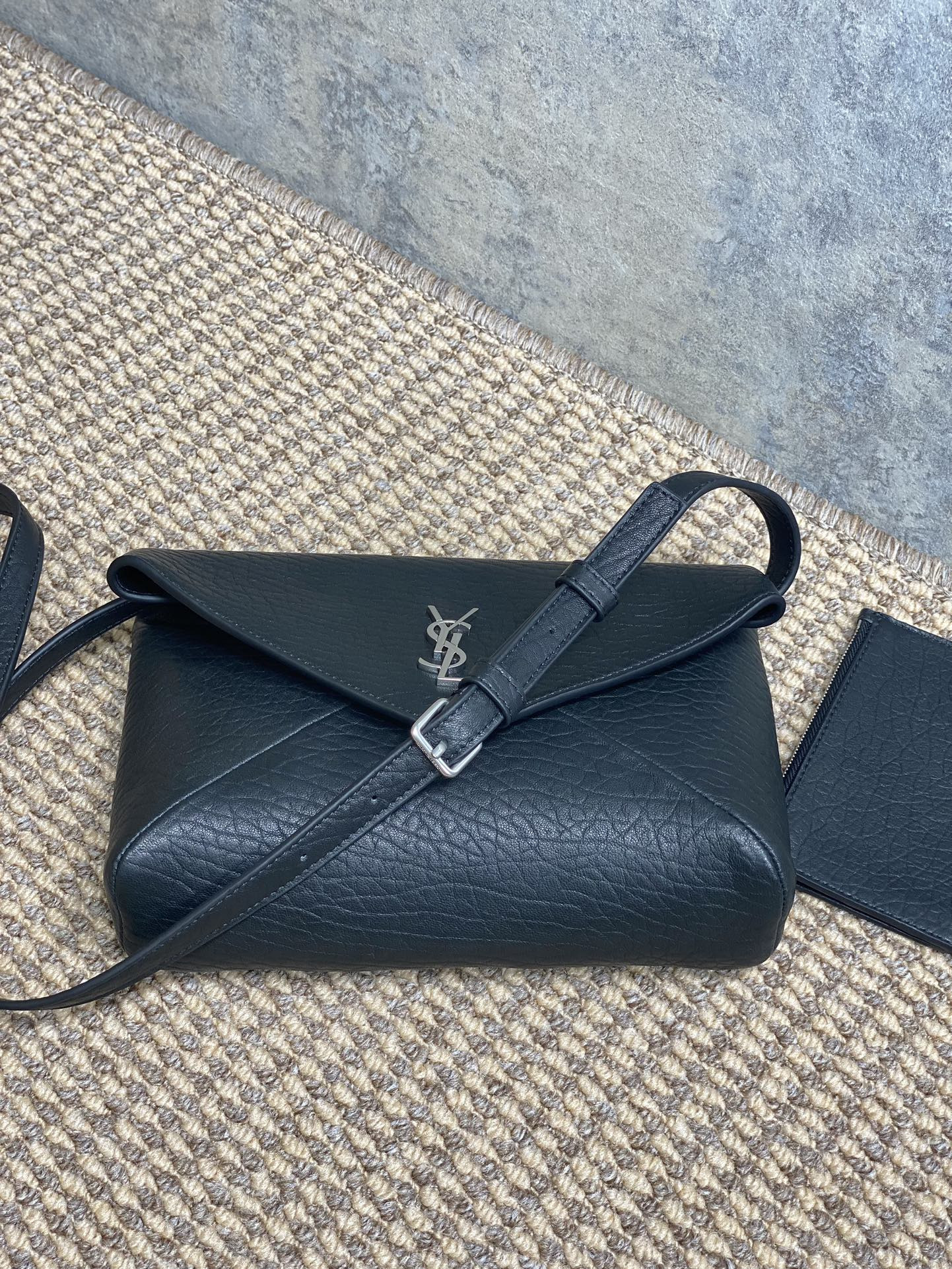 YSL CASSANDRE envelope messenger in lambskin 23X16.5X6cm - Image 6