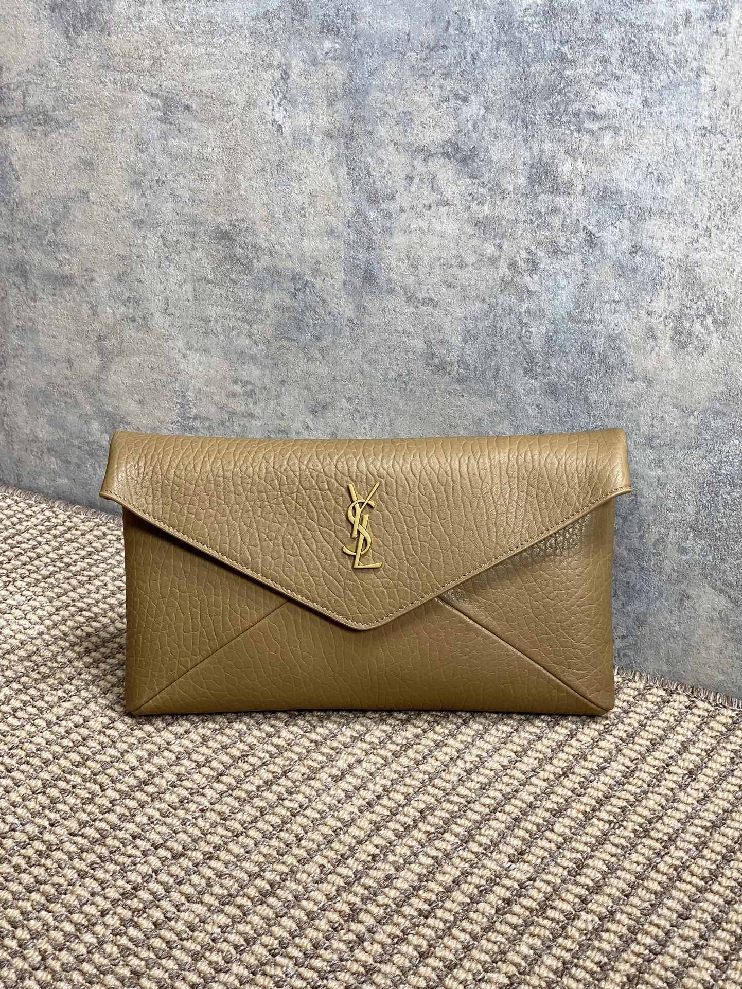 YSL CASSANDRE large envelope pouch in lambskin 29.5x18x4.5cm - Image 2