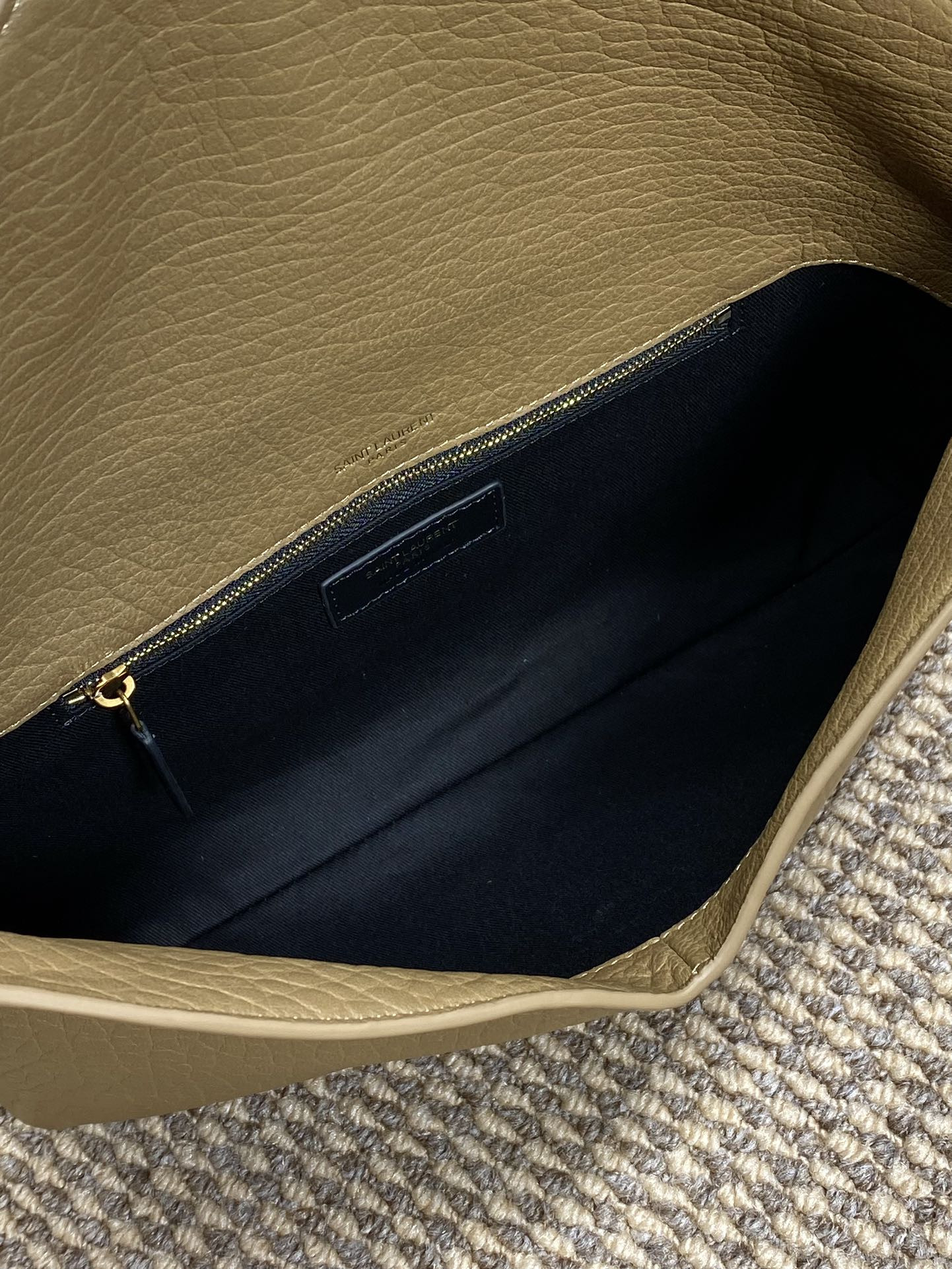 YSL CASSANDRE large envelope pouch in lambskin 29.5x18x4.5cm - Image 9