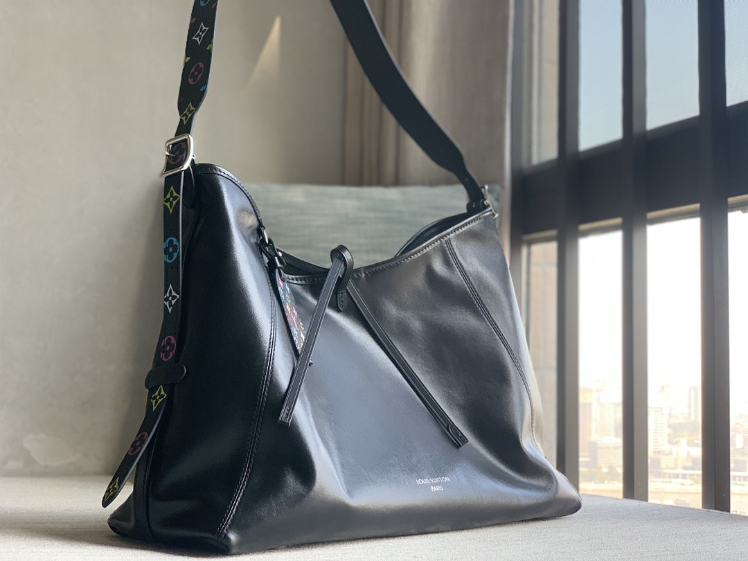 LV CarryAll Dark M13105 (39*30*15cm) - Image 3
