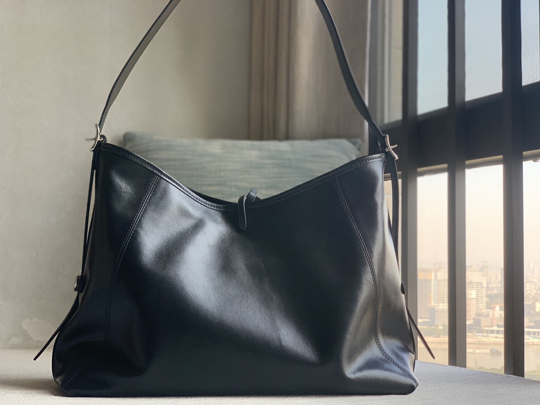 LV CarryAll Dark M13105 (39*30*15cm) - Image 4