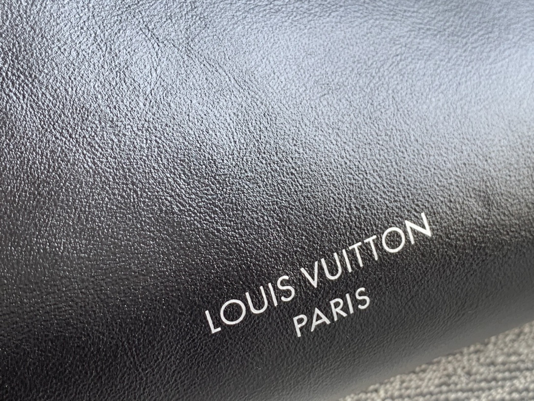LV CarryAll Dark M13105 (39*30*15cm) - Image 8