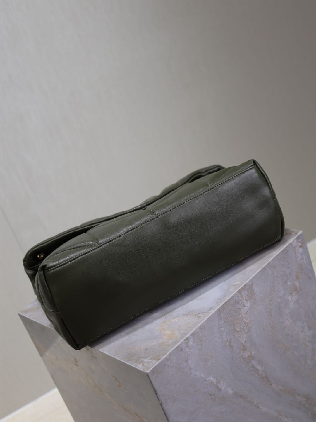 YSL LOULOU PUFFER MEDIUM IN NAPPA LEATHER 35x23x13.5cm - Image 9
