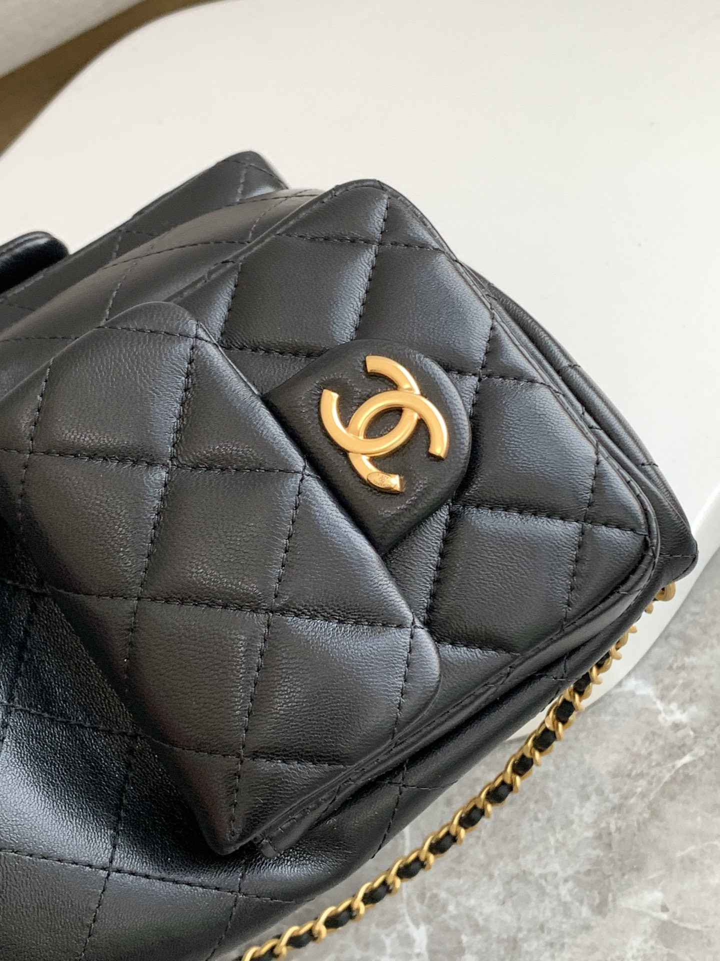 Chanel Backpack Shiny Lambskin AS5310 (24*18*7cm) - Image 7