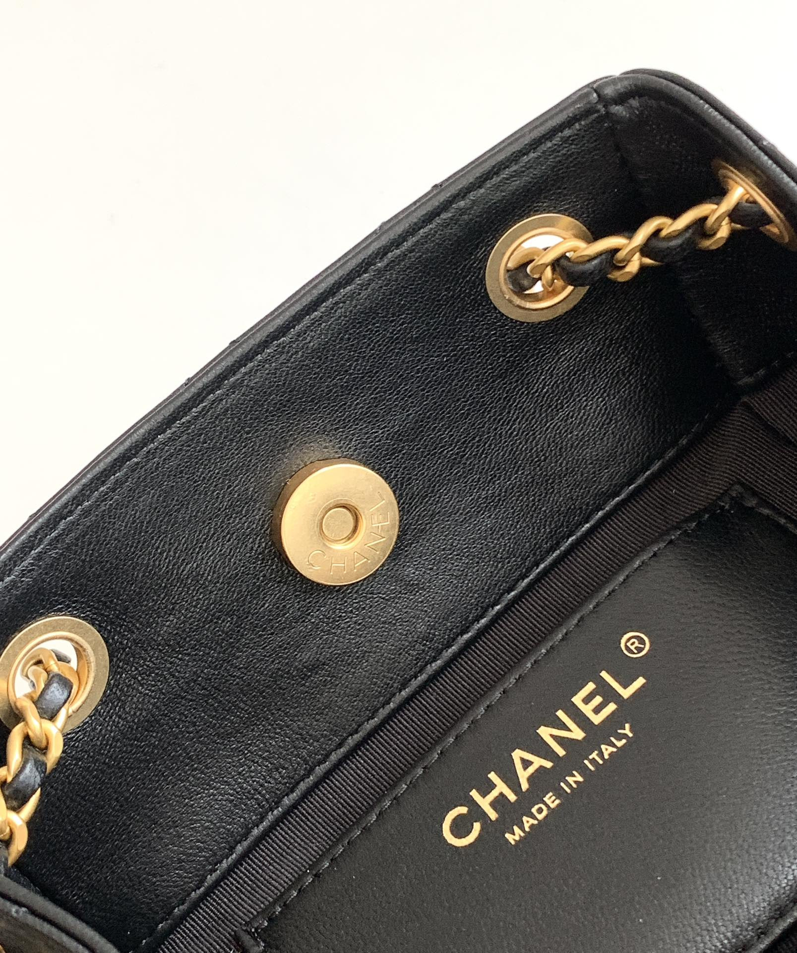 Chanel Backpack Shiny Lambskin AS5310 (24*18*7cm) - Image 10