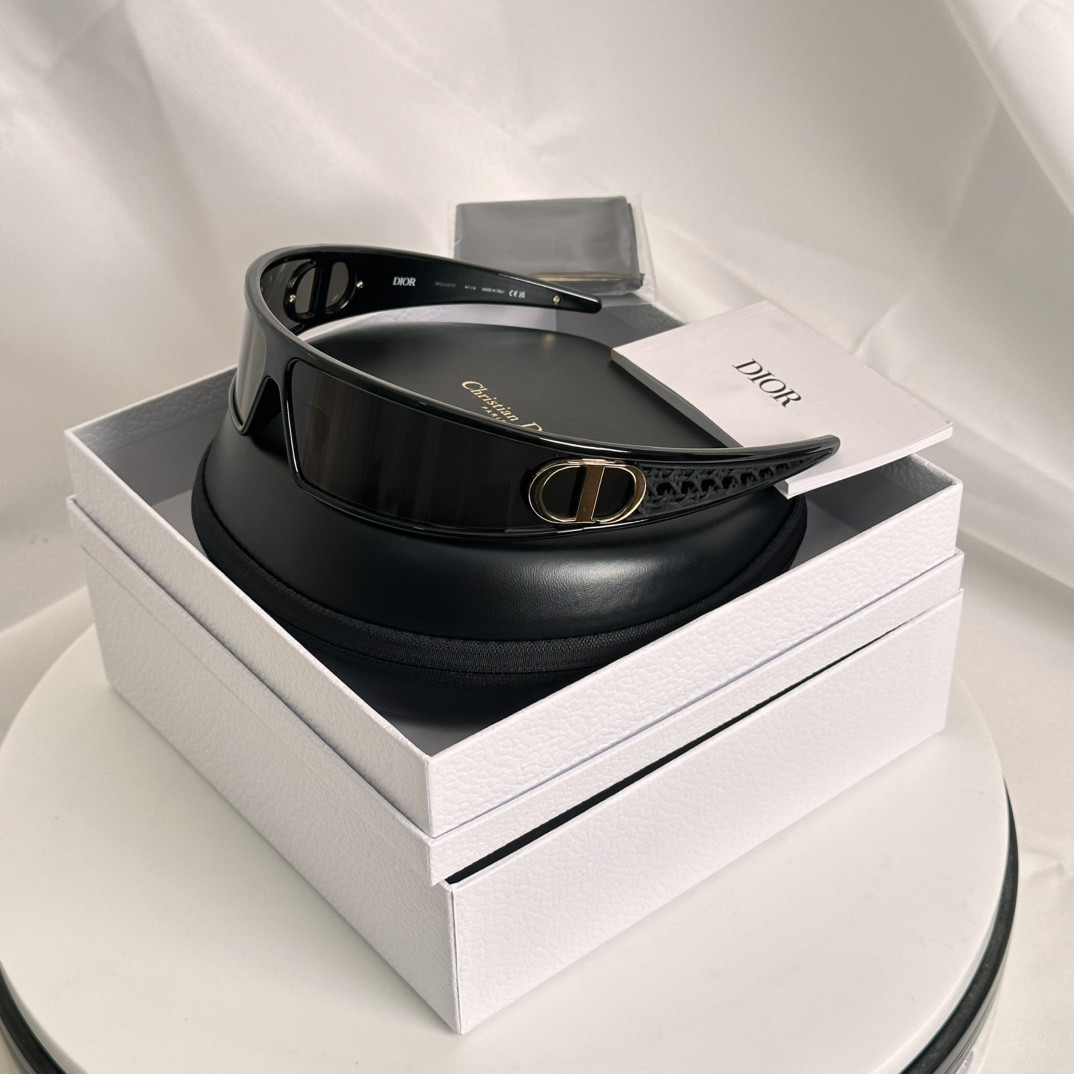 Dior Glasses winter25 - Image 3