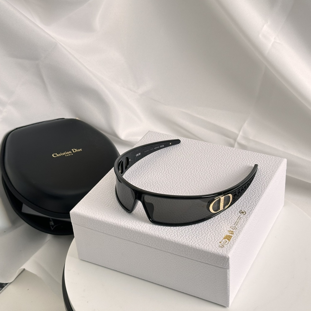 Dior Glasses winter25 - Image 9