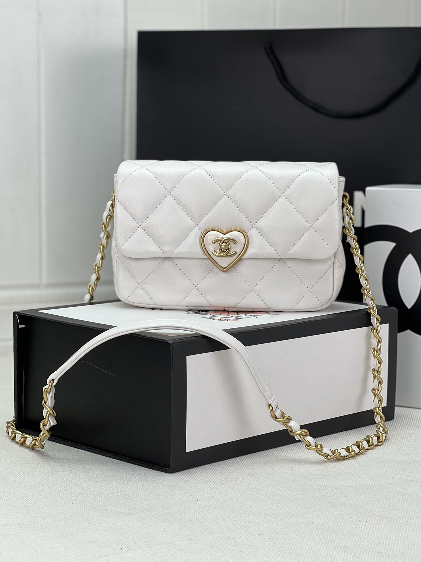 Chanel FLAP HANDBAG CF 21x14x6cm - Image 2