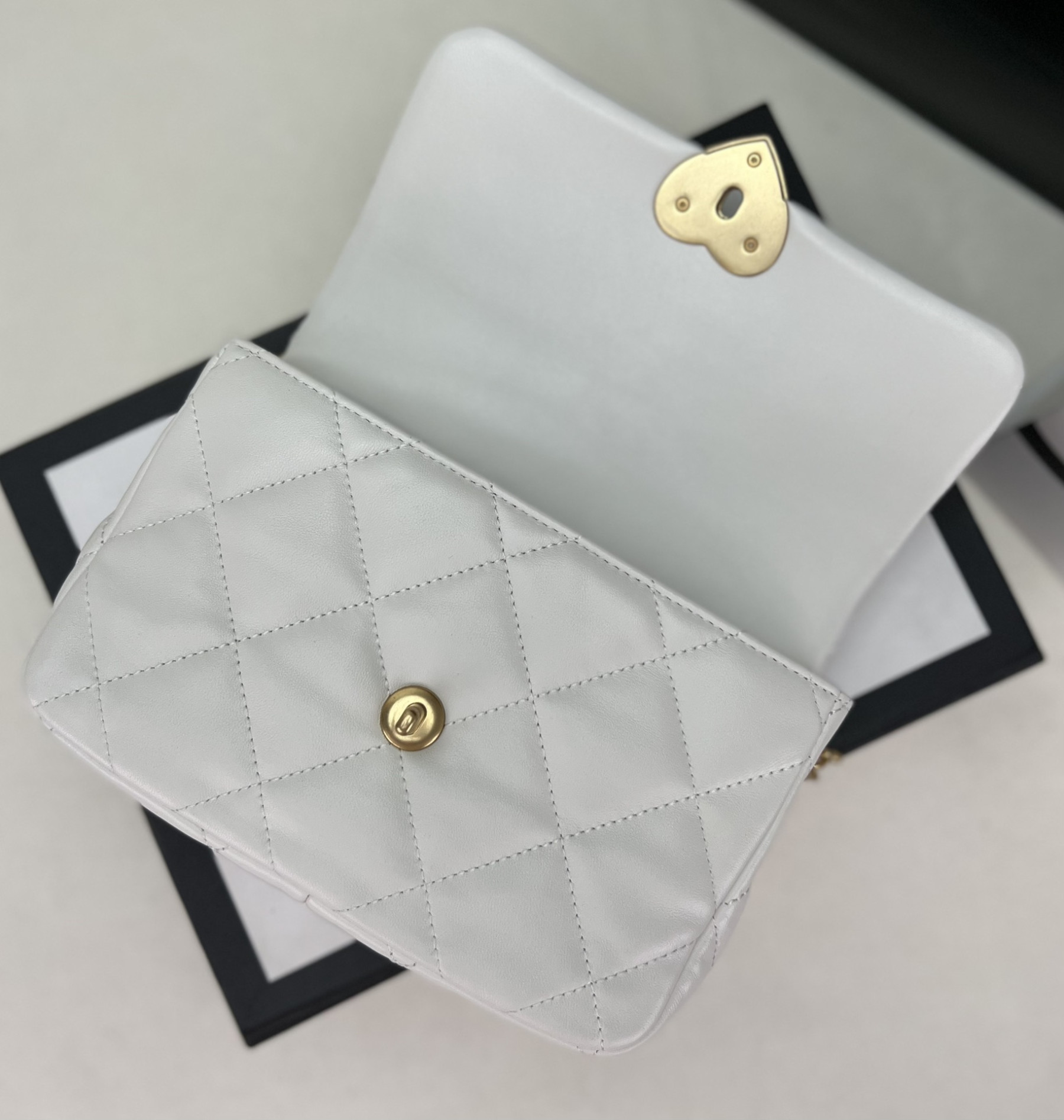 Chanel FLAP HANDBAG CF 21x14x6cm - Image 7