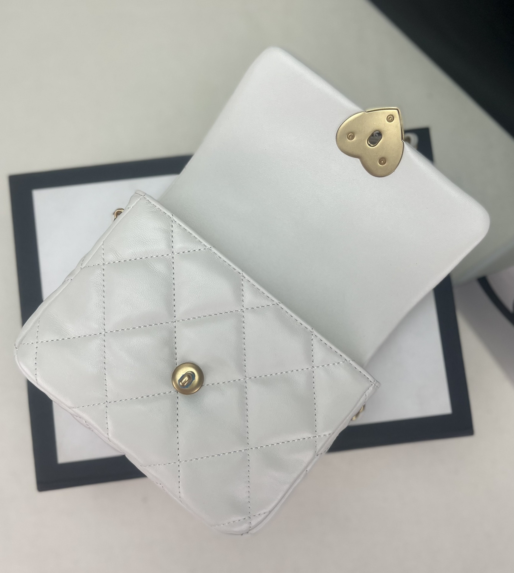Chanel FLAP HANDBAG CF 18x13.5x5.5cm - Image 7