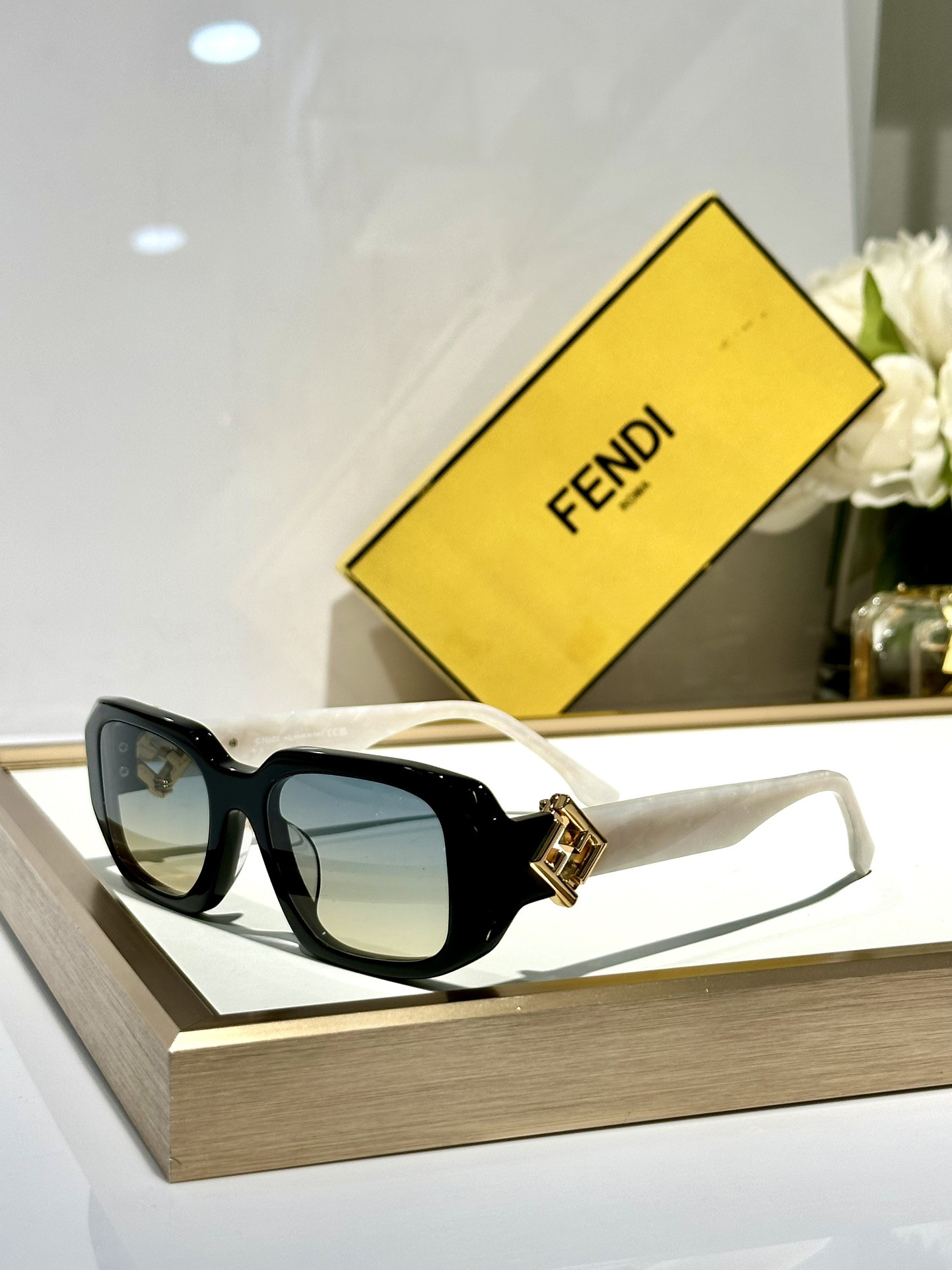 Fendi Glasses FE40151U 50-21-135 - Image 8