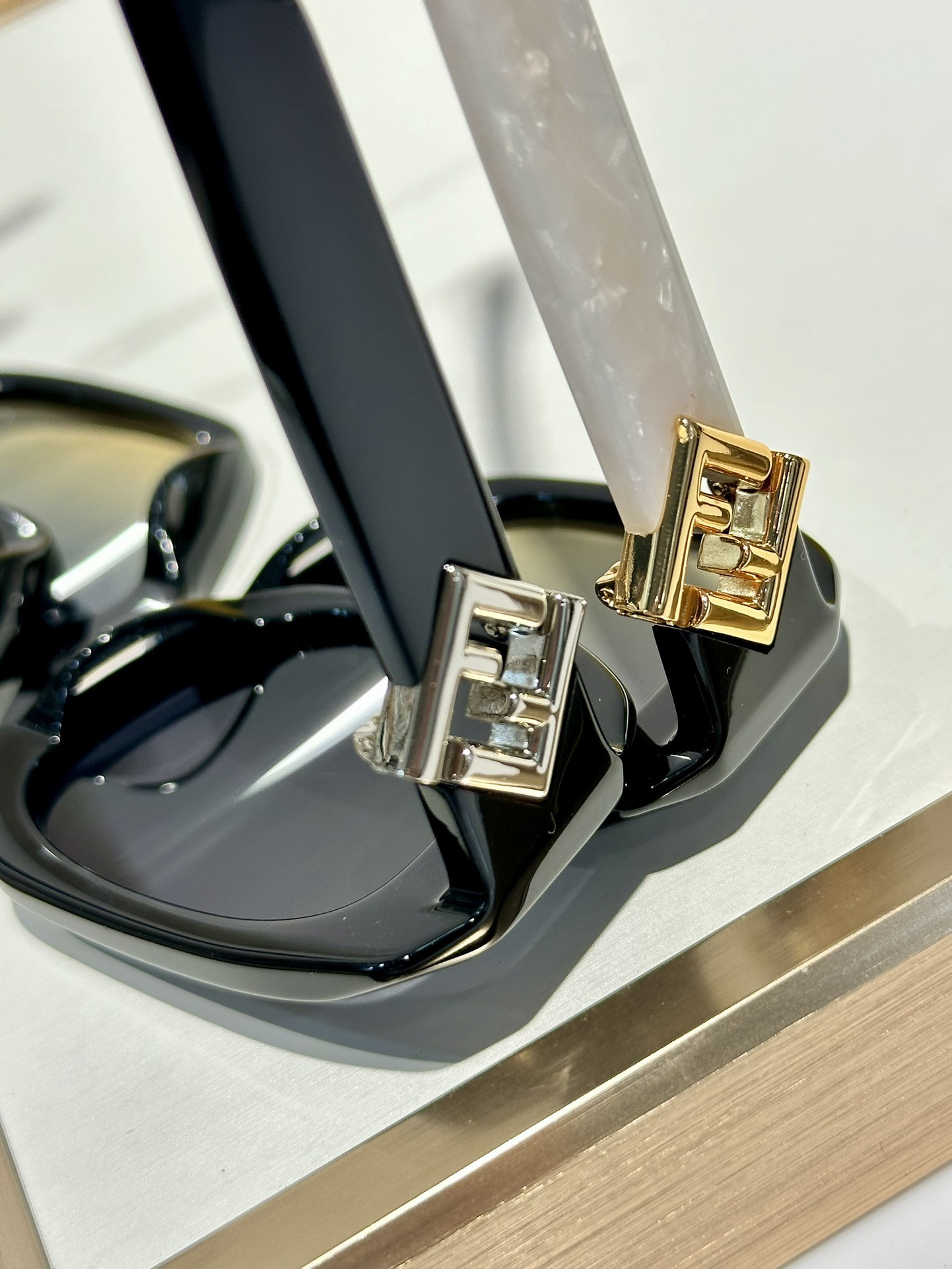 Fendi Glasses FE40151U 50-21-135 - Image 9