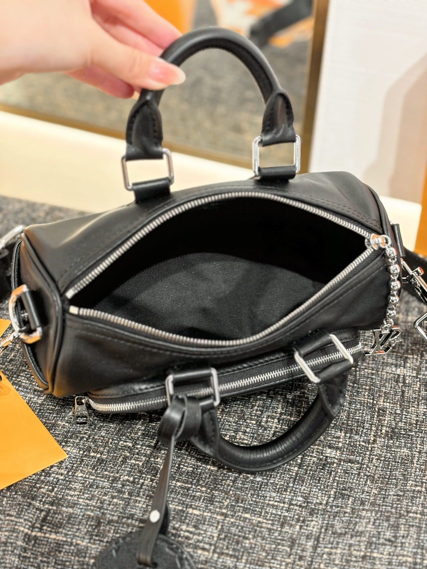 LV KEEPALL CARGO Bandoulière 25 M13988 25x15x11cm - Image 7