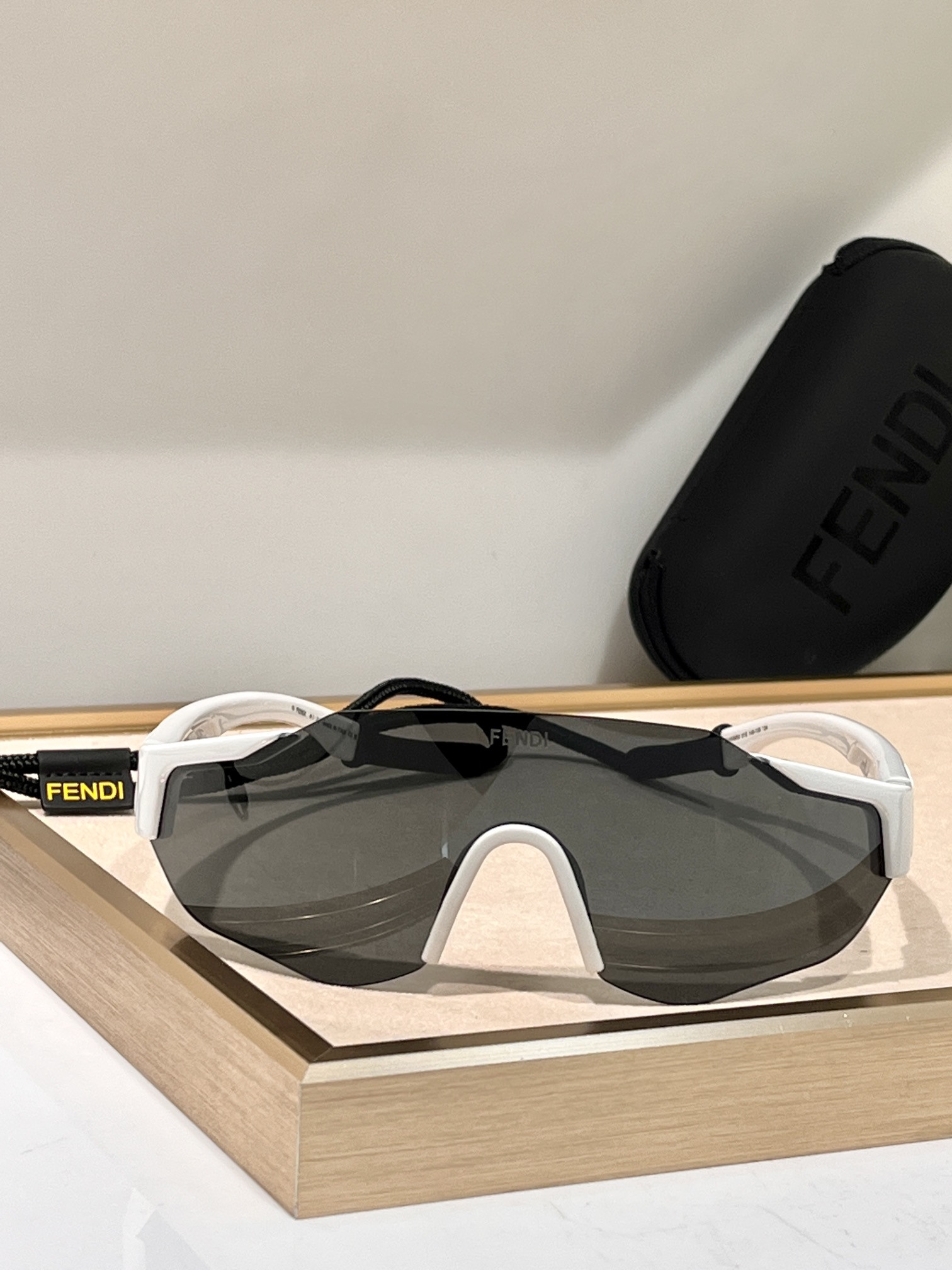 Fendi Glasses FF40088U 145-135 Sports rope - Image 8
