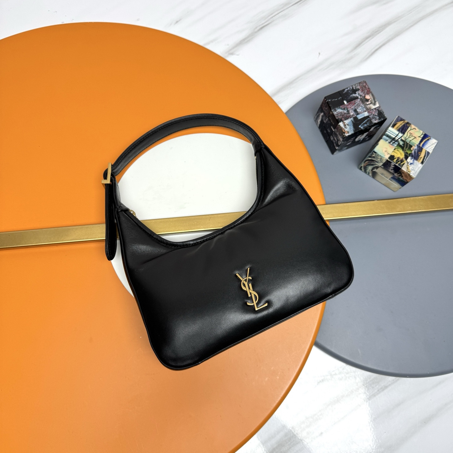 YSL calypso mini hobo in plunged lambskin 20 X 12 X 5 cm - Image 2