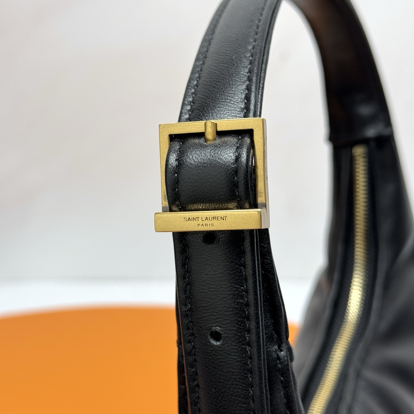YSL calypso mini hobo in plunged lambskin 20 X 12 X 5 cm - Image 5