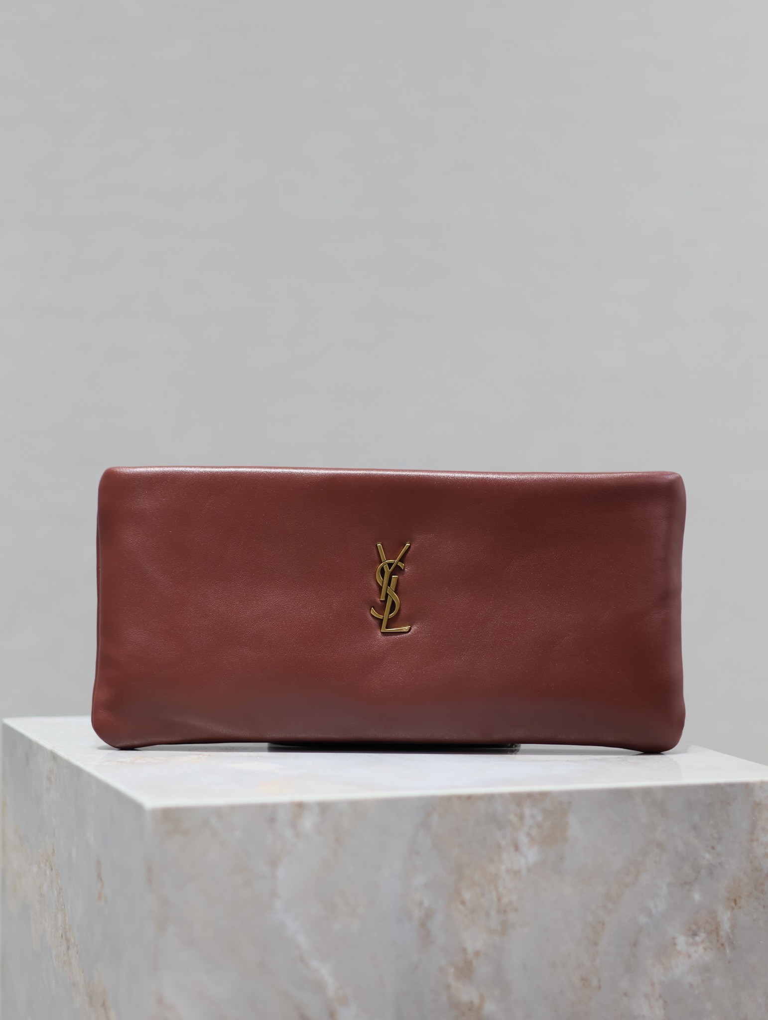 YSL calypso long pouch in lambskin 30 x 15 x 3.5 cm - Image 2