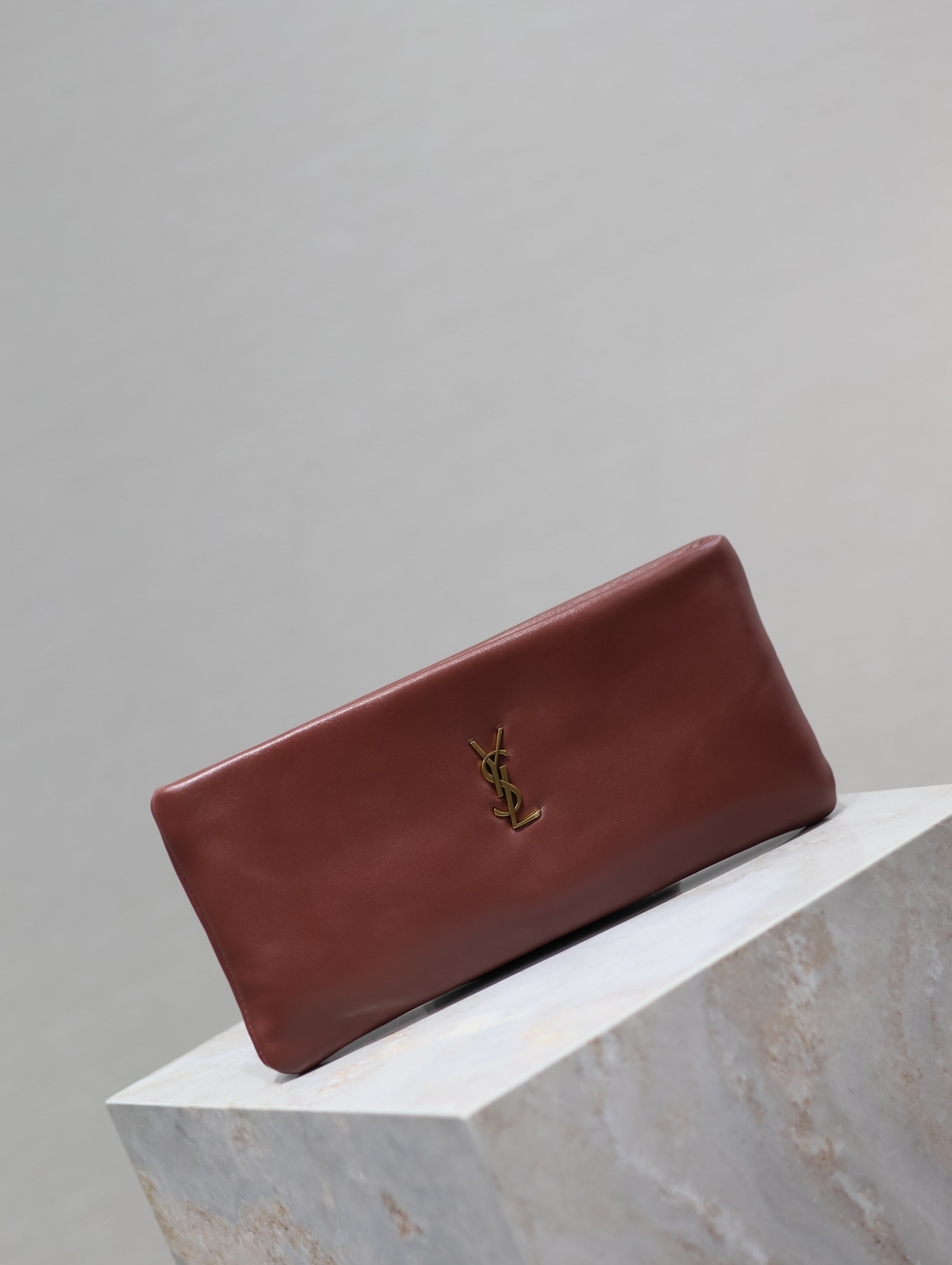 YSL calypso long pouch in lambskin 30 x 15 x 3.5 cm - Image 3