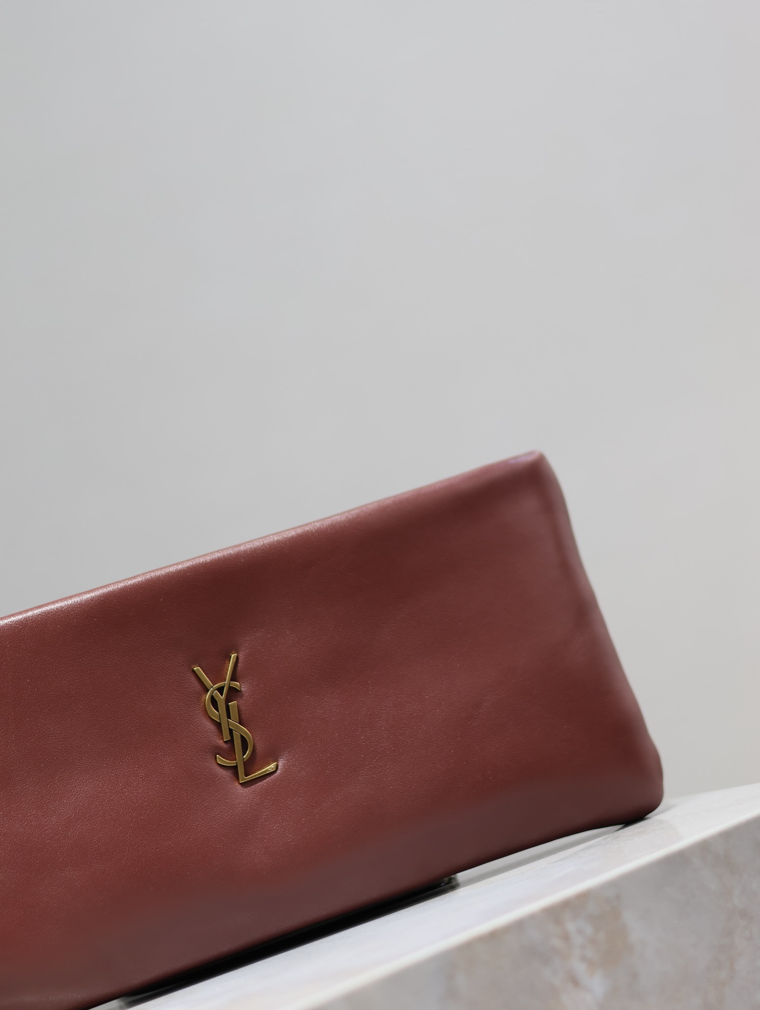 YSL calypso long pouch in lambskin 30 x 15 x 3.5 cm - Image 4