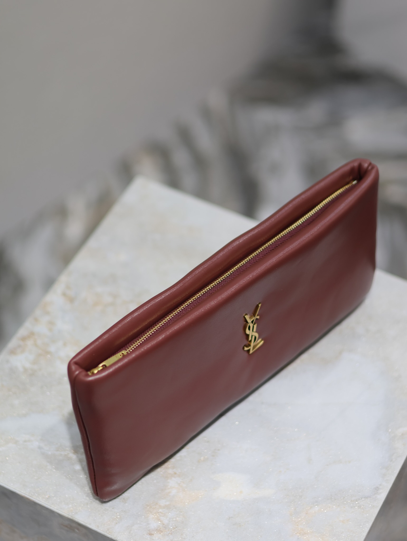 YSL calypso long pouch in lambskin 30 x 15 x 3.5 cm - Image 6