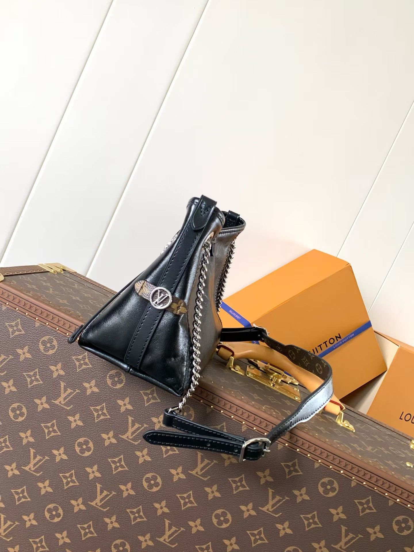 LV Carryall Vibe BB M12888 (26*17*10cm) - Image 3