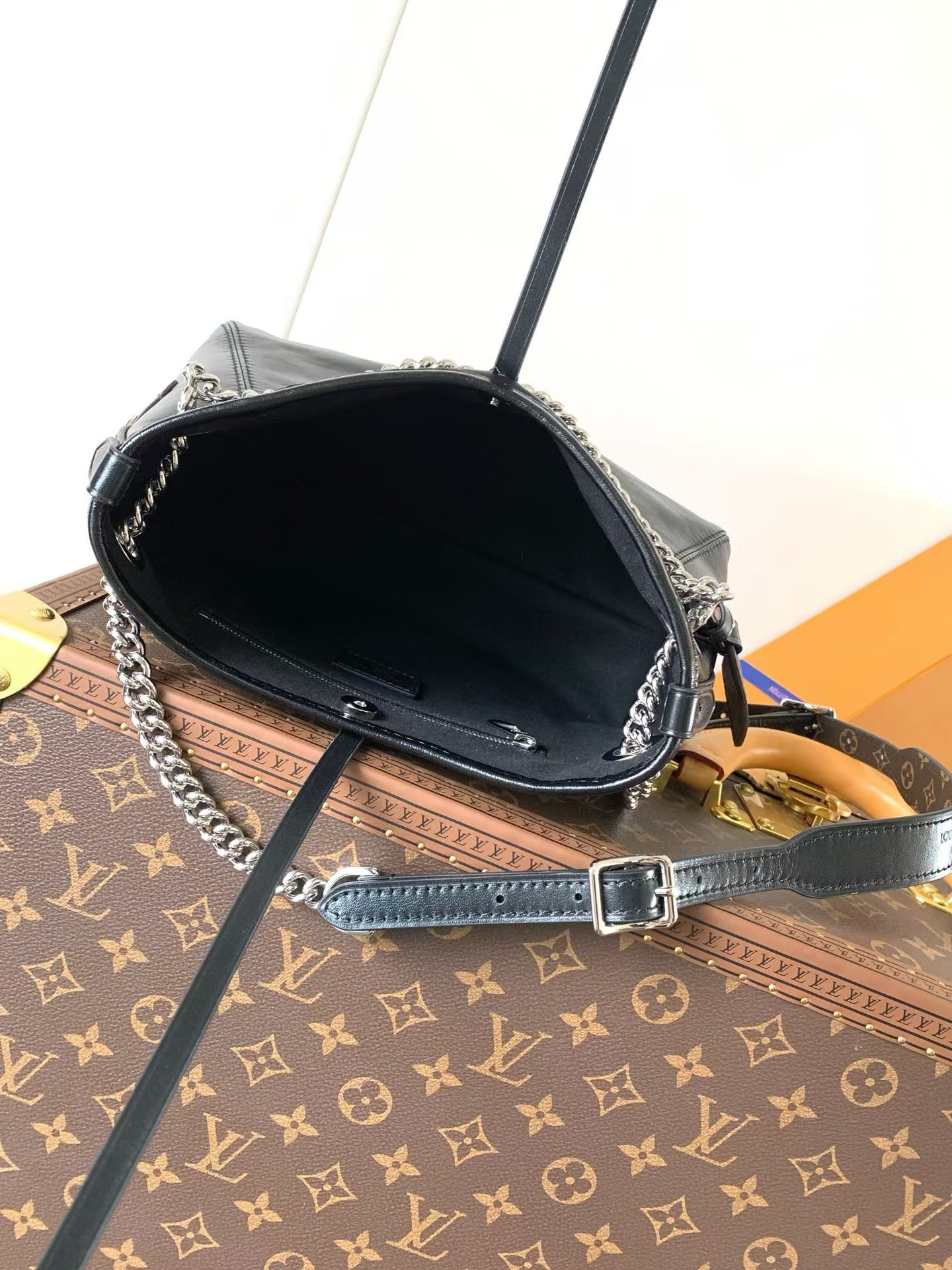 LV Carryall Vibe BB M12888 (26*17*10cm) - Image 9
