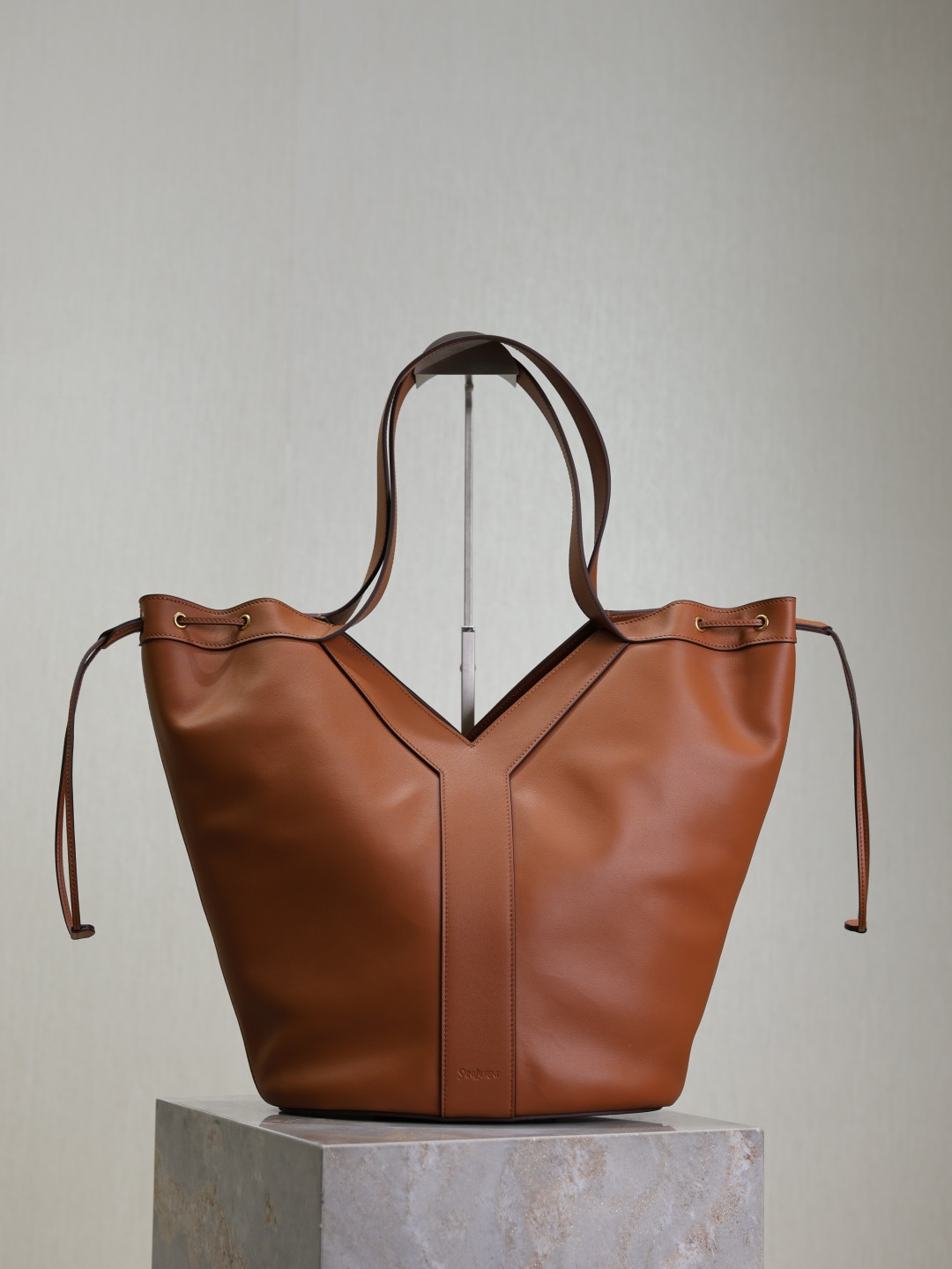 YSL Y Large Hobo (Leather) 35 x 25 x 15 cm - Image 2