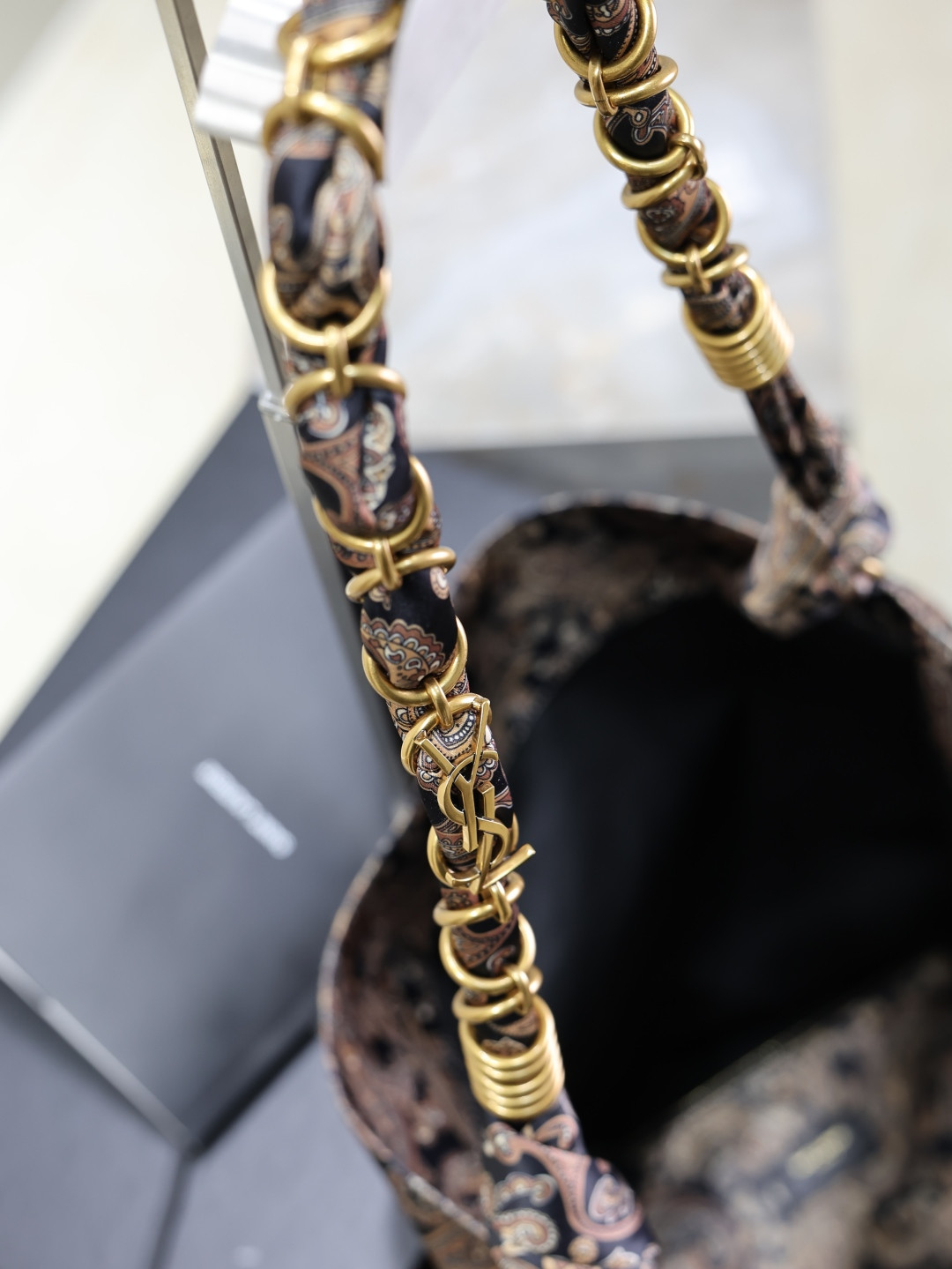YSL Amalia (silk twill) 42x50x1cm - Image 6
