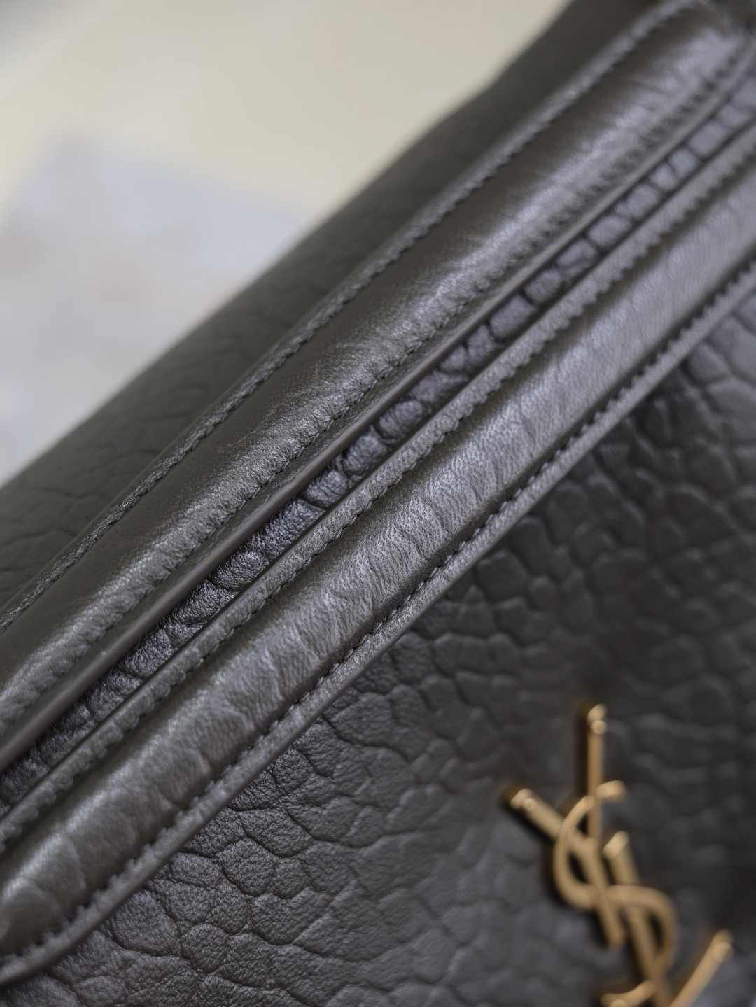 YSL CALYPSO medium in grained lambskin 800916 30x15x7.5cm - Image 14