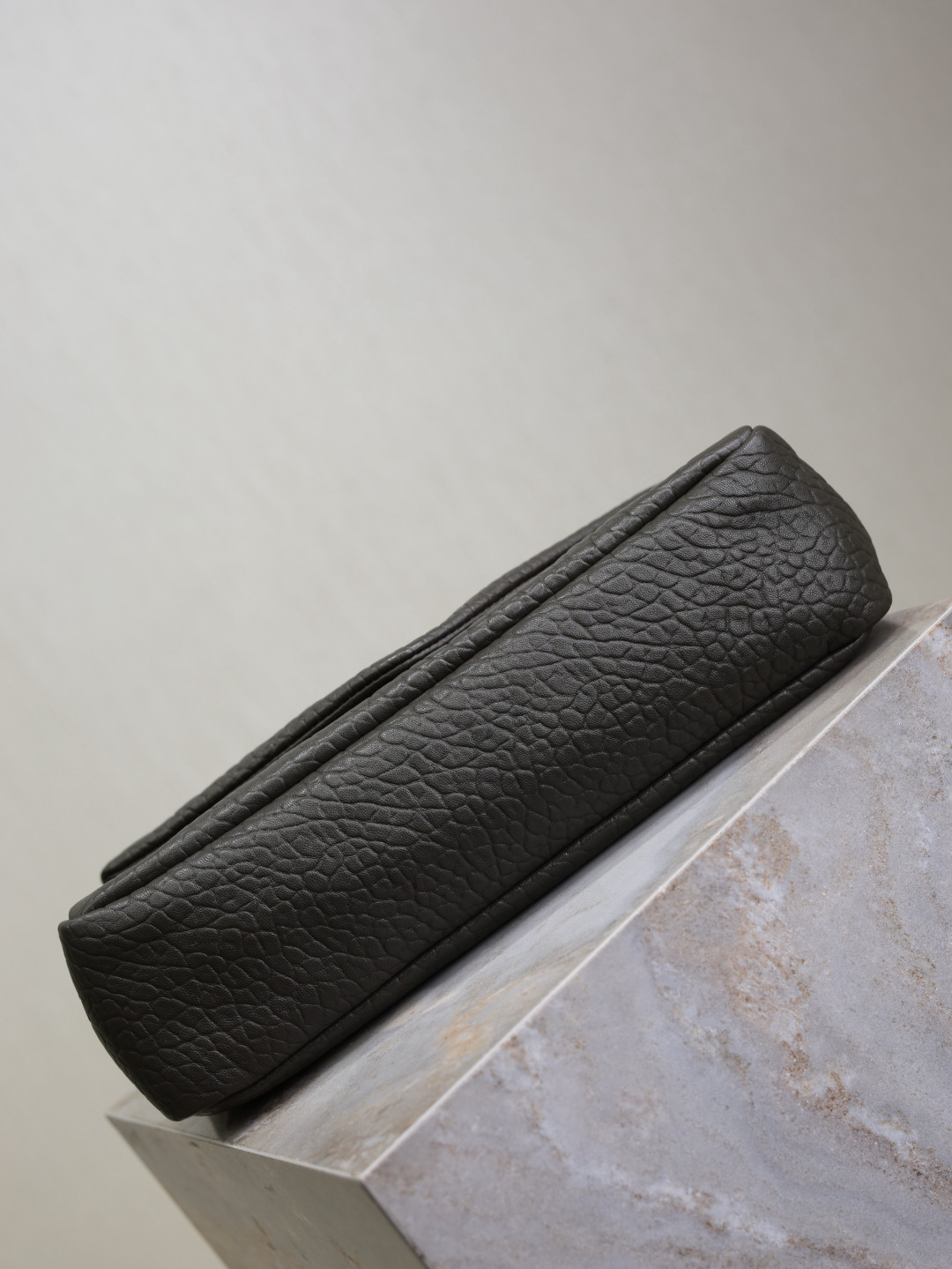 YSL CALYPSO medium in grained lambskin 800916 30x15x7.5cm - Image 15
