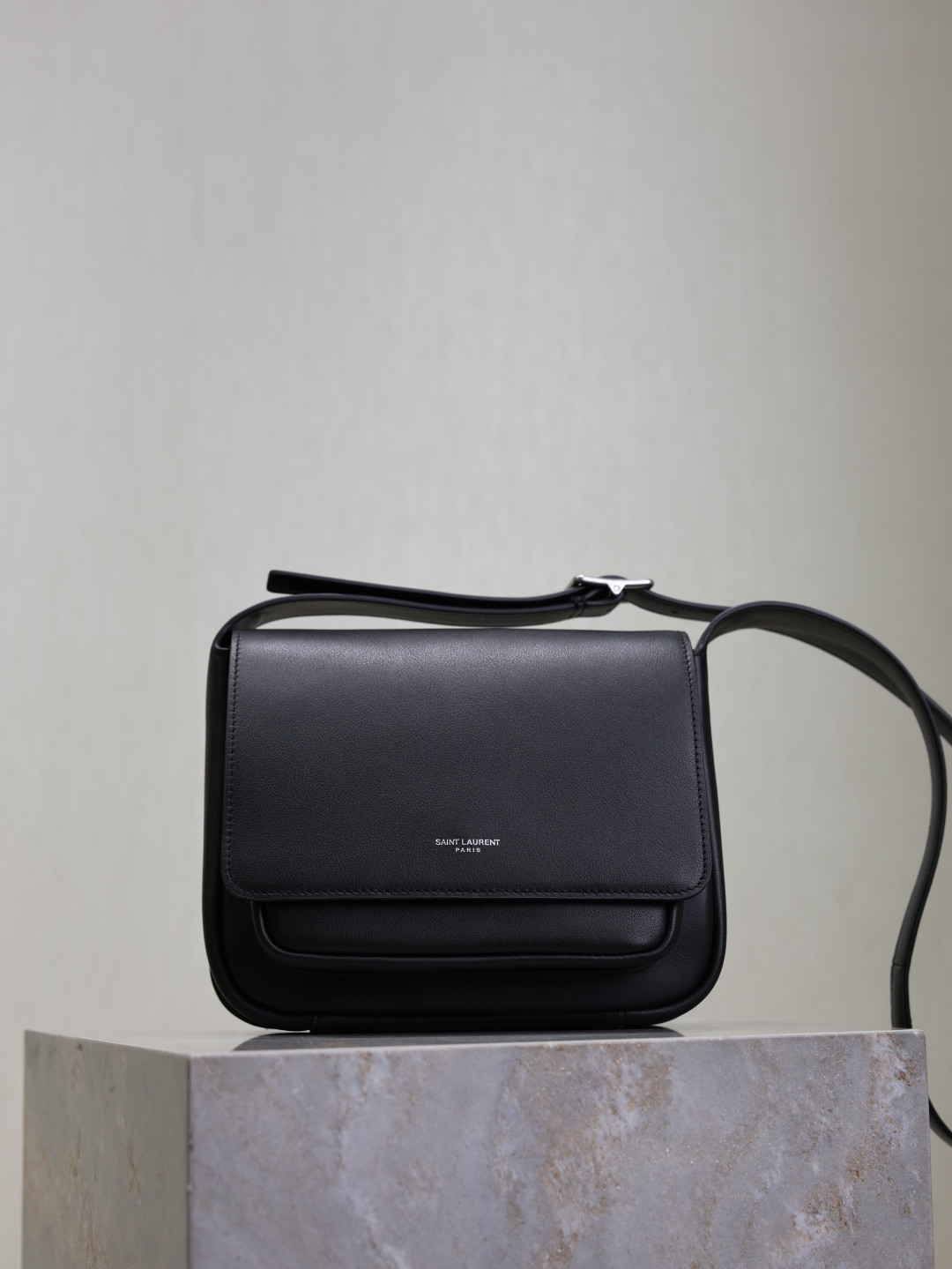 YSL SAINT LAURENT Niki small satchel in smooth leather 21x16x5cm