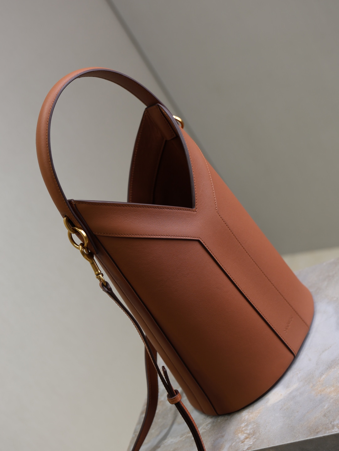 YSL Y top-handle bucket in leather 25x22-34x3-15cm - Image 3