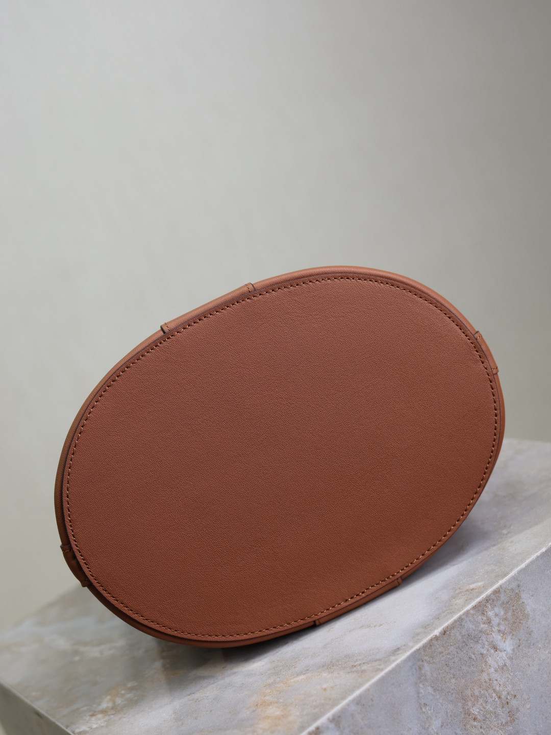 YSL Y top-handle bucket in leather 25x22-34x3-15cm - Image 4