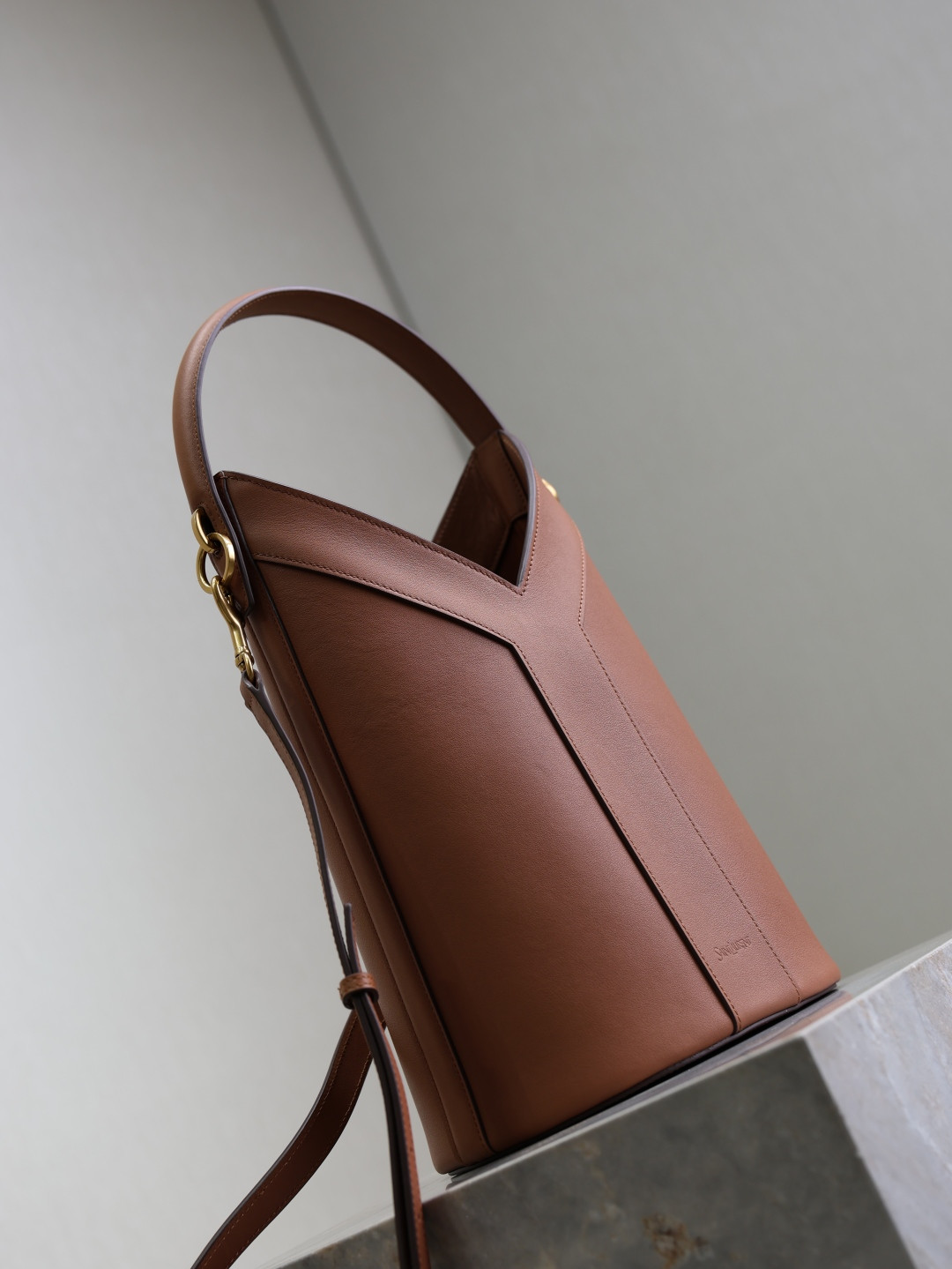 YSL Y top-handle bucket in leather 25x22-34x3-15cm - Image 7