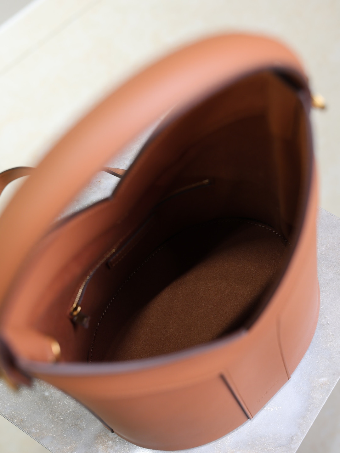 YSL Y top-handle bucket in leather 25x22-34x3-15cm - Image 10