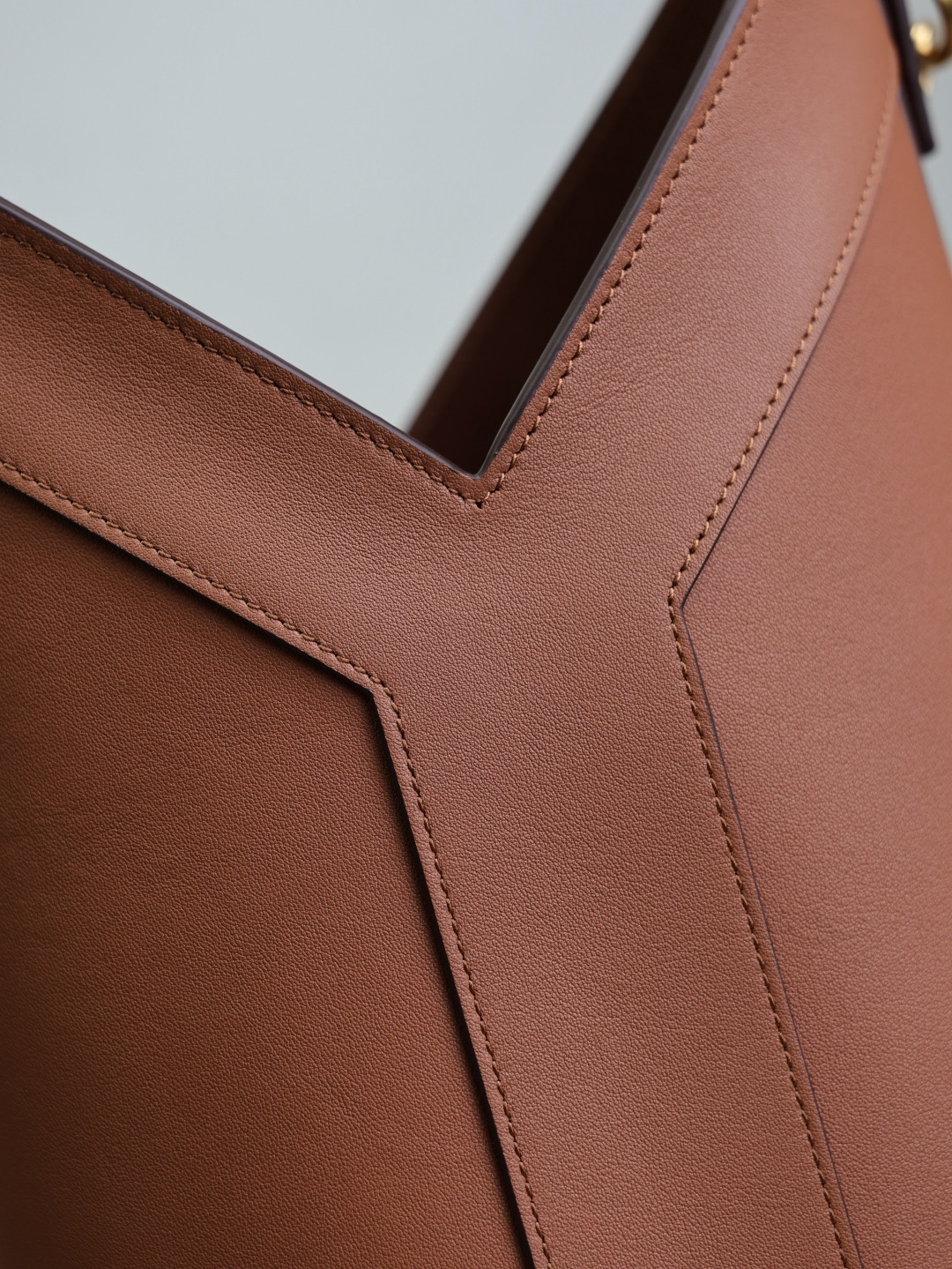YSL Y top-handle bucket in leather 25x22-34x3-15cm - Image 11