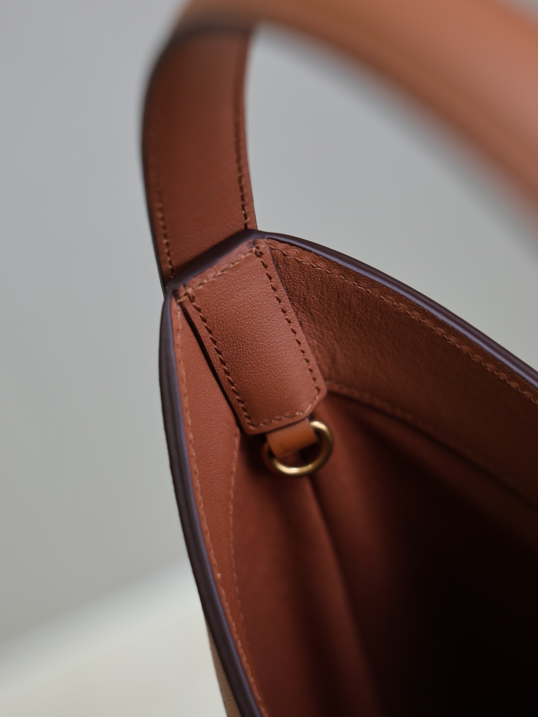 YSL Y top-handle bucket in leather 25x22-34x3-15cm - Image 15