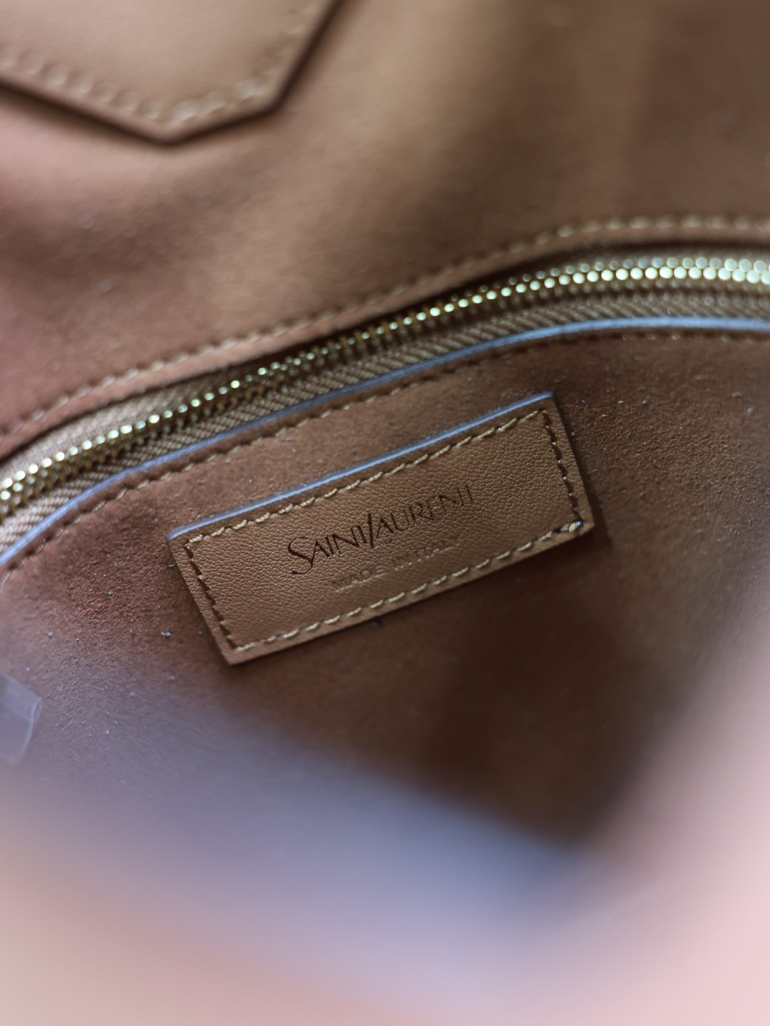 YSL Y top-handle bucket in leather 25x22-34x3-15cm - Image 16