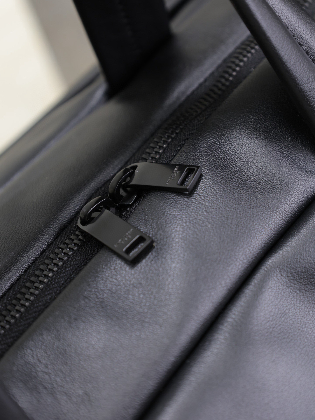 YSL SAINT LAURENT duffle in lambskin 53x24x22cm - Image 10