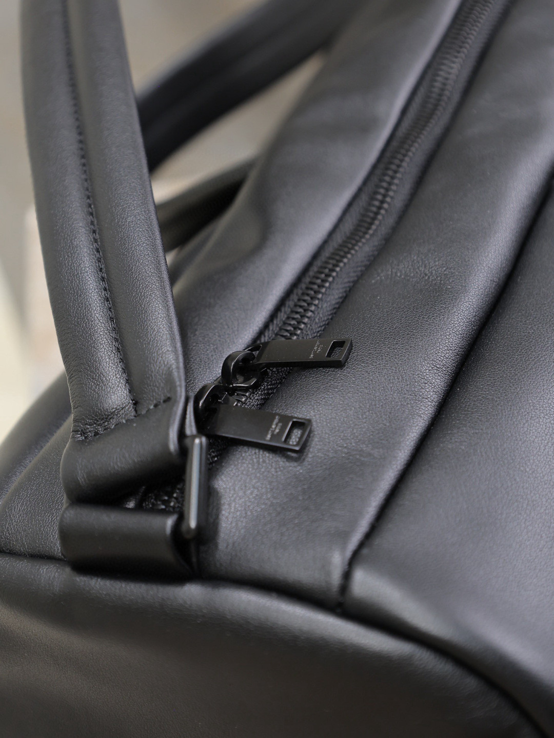 YSL SAINT LAURENT duffle in lambskin 53x24x22cm - Image 13