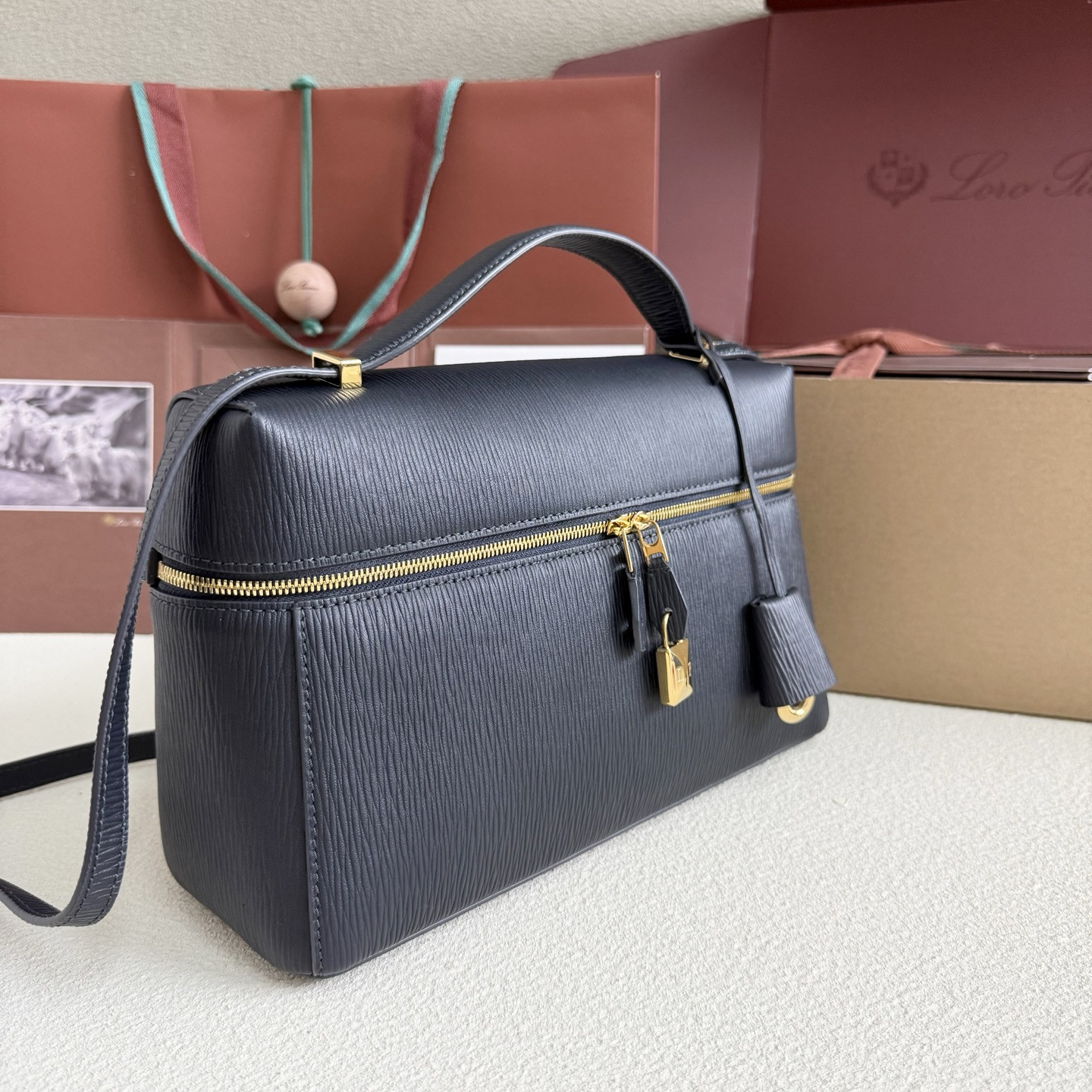 Loro Piana Extra Pocket L27 Calfskin FAN4043 (27*16*10cm) - Image 3